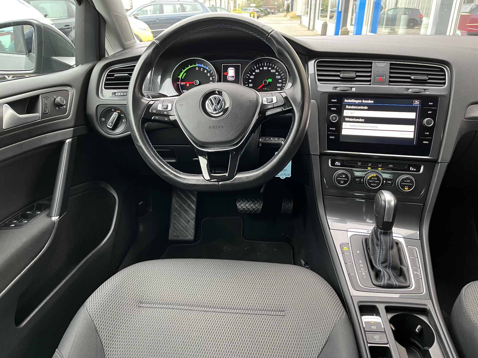 Volkswagen e-Golf E-DITION / WARMTEPOMP/ PARK. SENSOREN/ LED/ APP CONNECT/ ADAPT. CRUISE/ NAVI/ CLIMA/ 16" LMV - 9/39