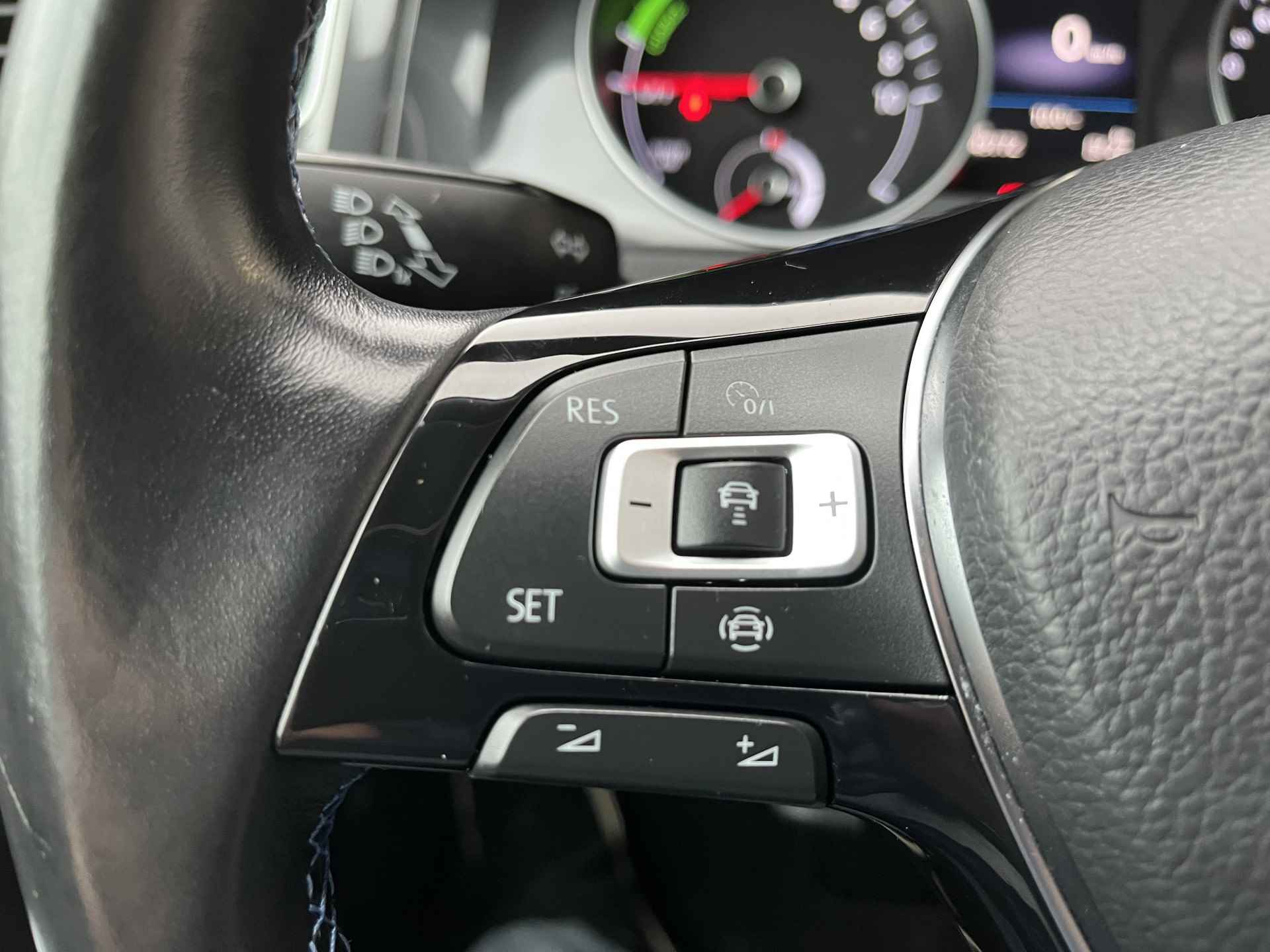 Volkswagen e-Golf E-DITION / WARMTEPOMP/ PARK. SENSOREN/ LED/ APP CONNECT/ ADAPT. CRUISE/ NAVI/ CLIMA/ 16" LMV - 14/39