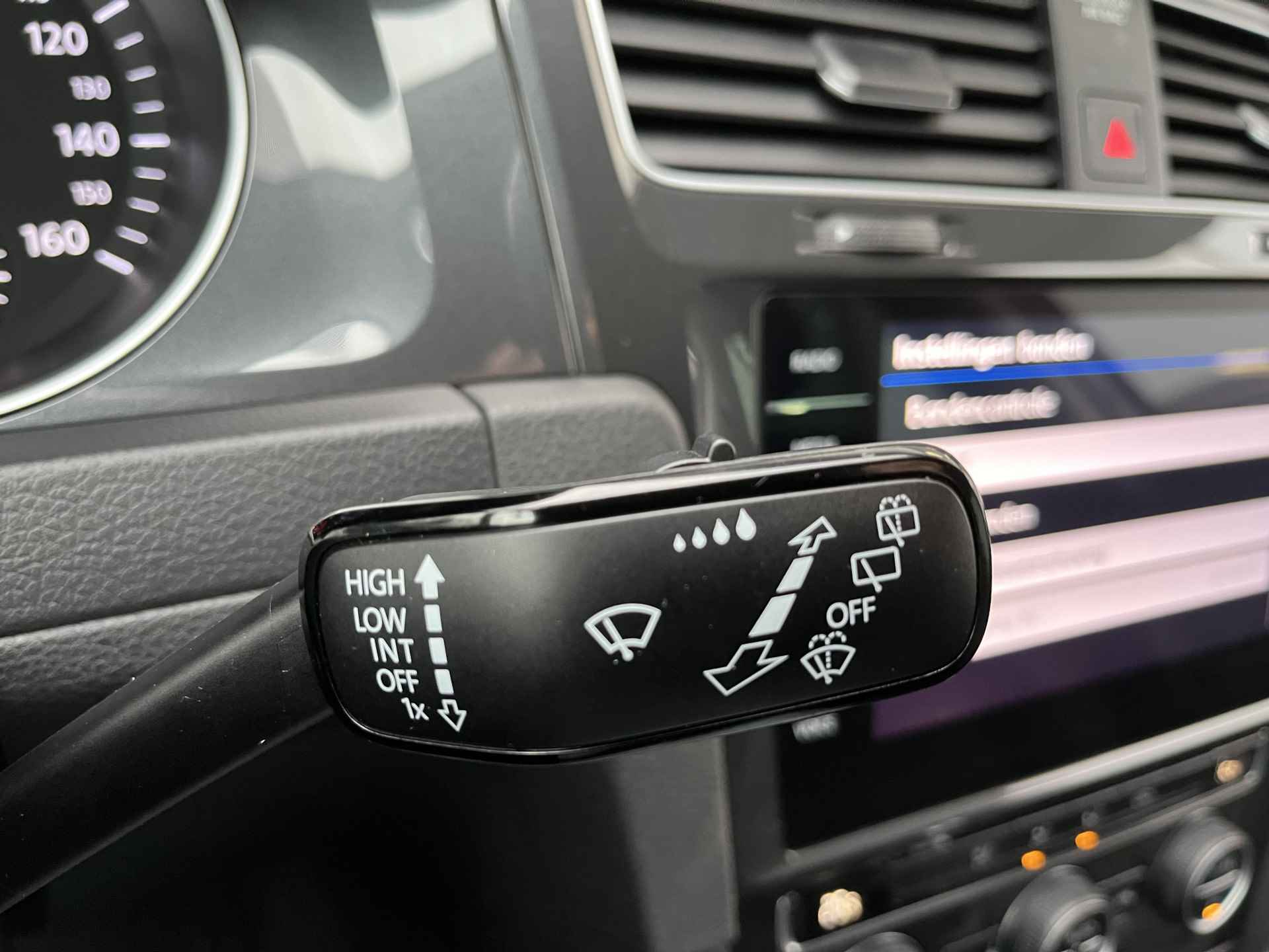 Volkswagen e-Golf E-DITION / WARMTEPOMP/ PARK. SENSOREN/ LED/ APP CONNECT/ ADAPT. CRUISE/ NAVI/ CLIMA/ 16" LMV - 16/39