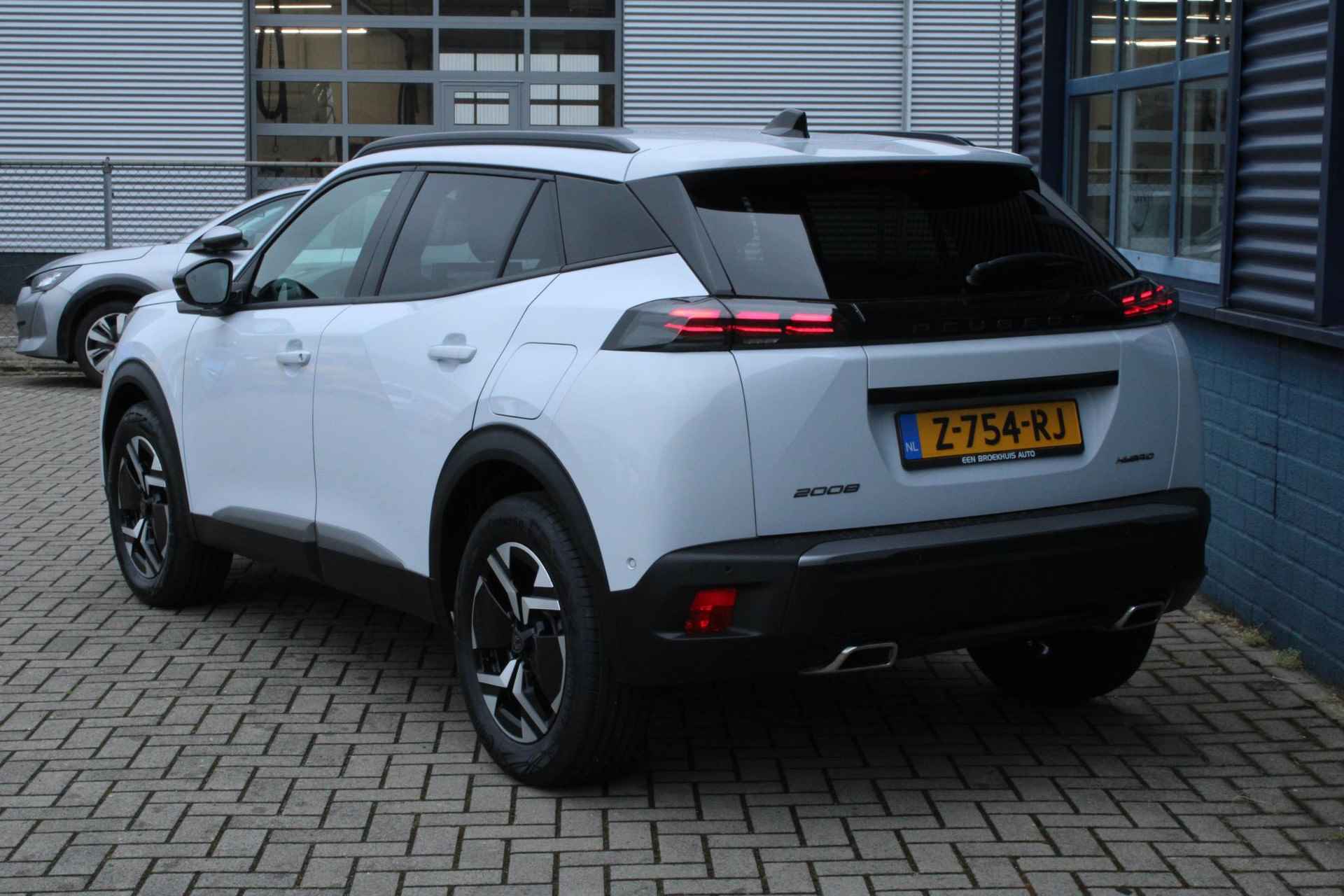 Peugeot 2008 1.2 Hybrid 136 Allure - 3/31