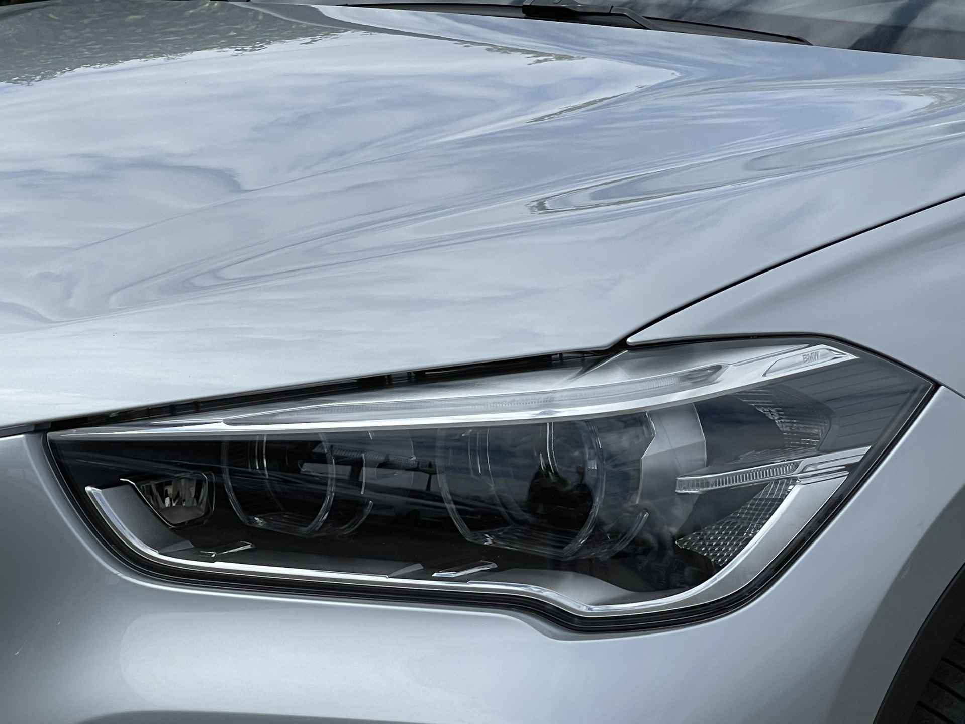 BMW X1 sDrive20i High Exe | xLine | Leder | 18'' | Panorama | Head-Up | Navi. Plus - 4/31