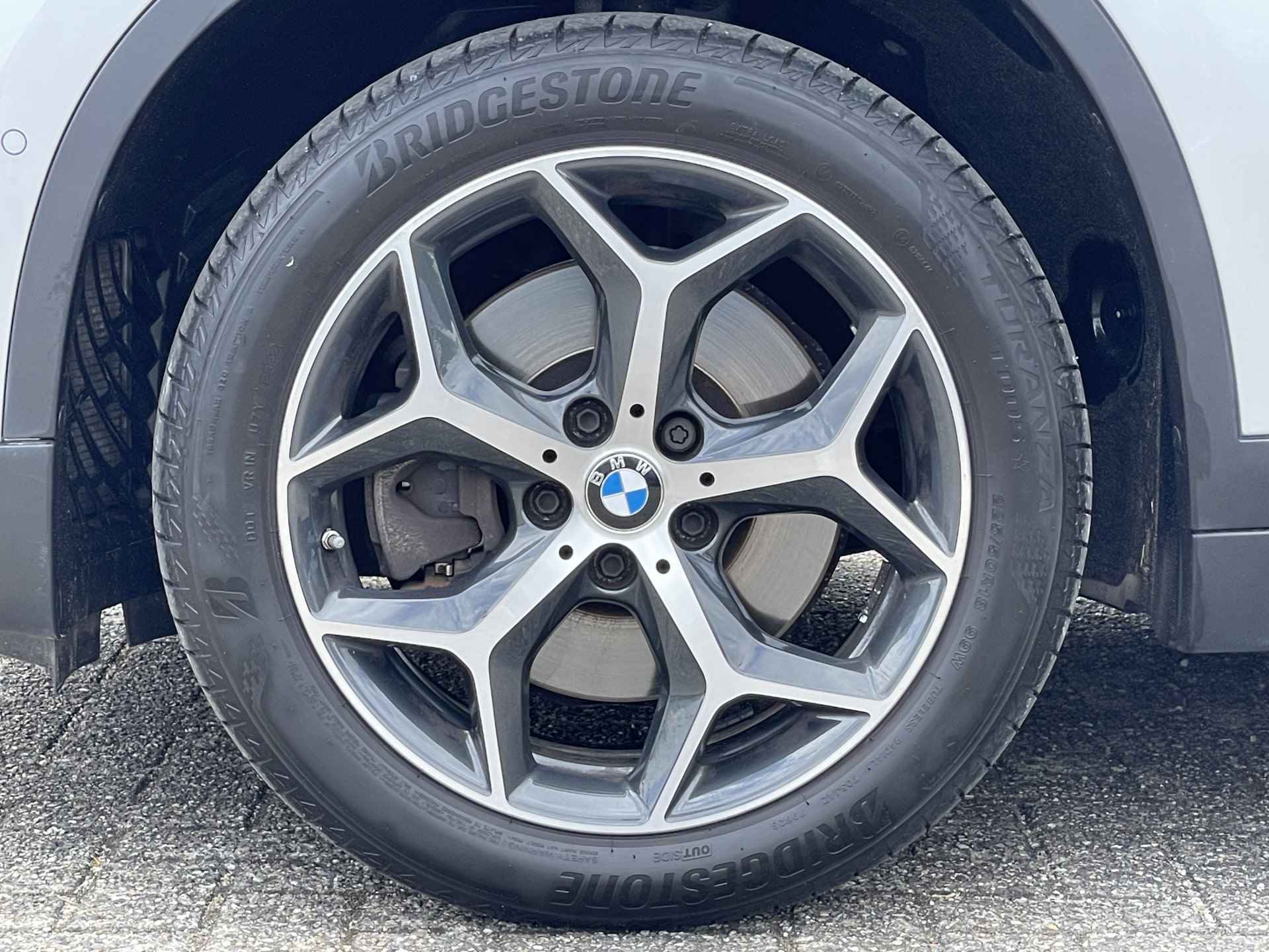 BMW X1 sDrive20i High Exe | xLine | Leder | 18'' | Panorama | Head-Up | Navi. Plus - 5/31