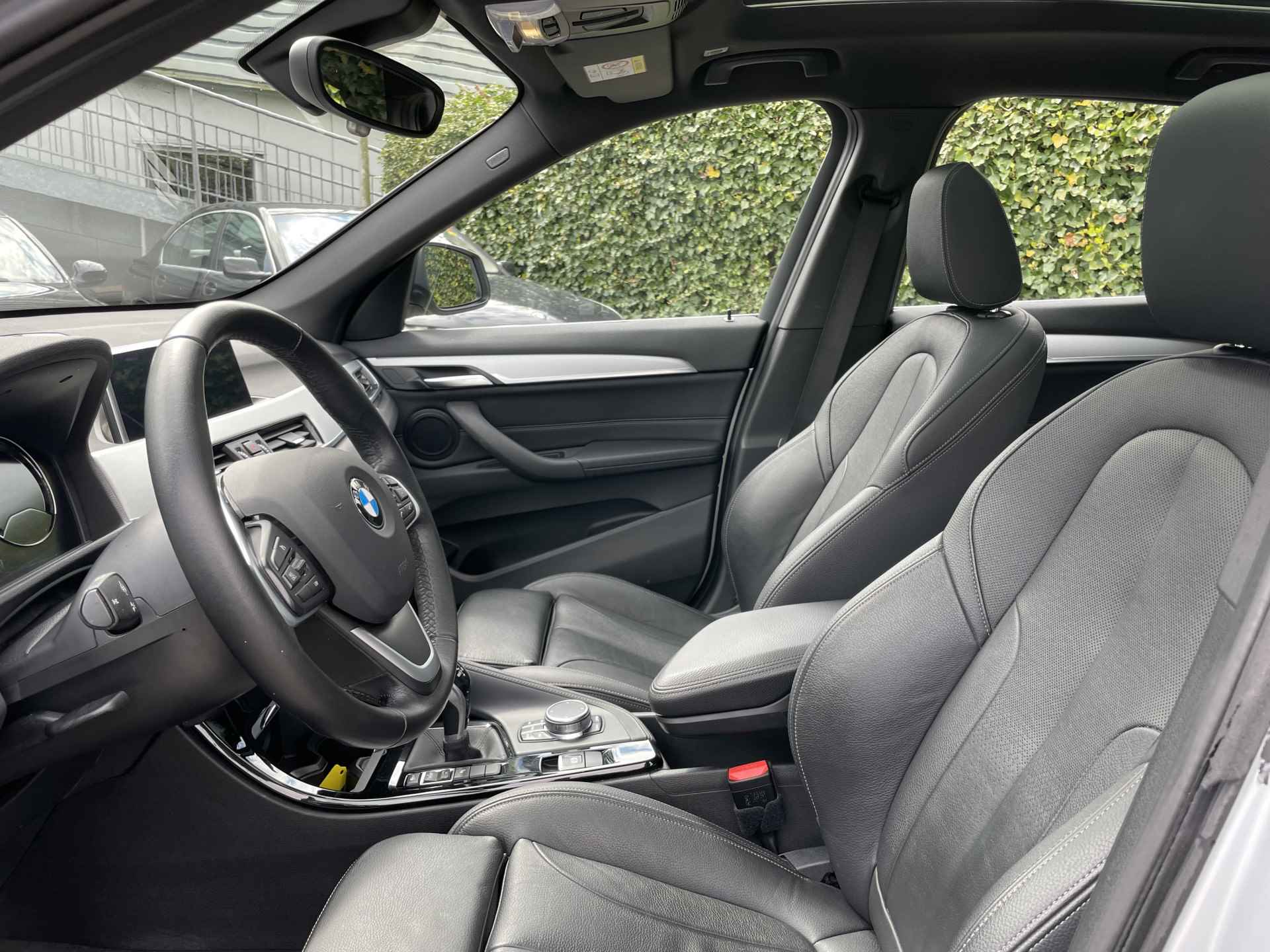 BMW X1 sDrive20i High Exe | xLine | Leder | 18'' | Panorama | Head-Up | Navi. Plus - 8/31