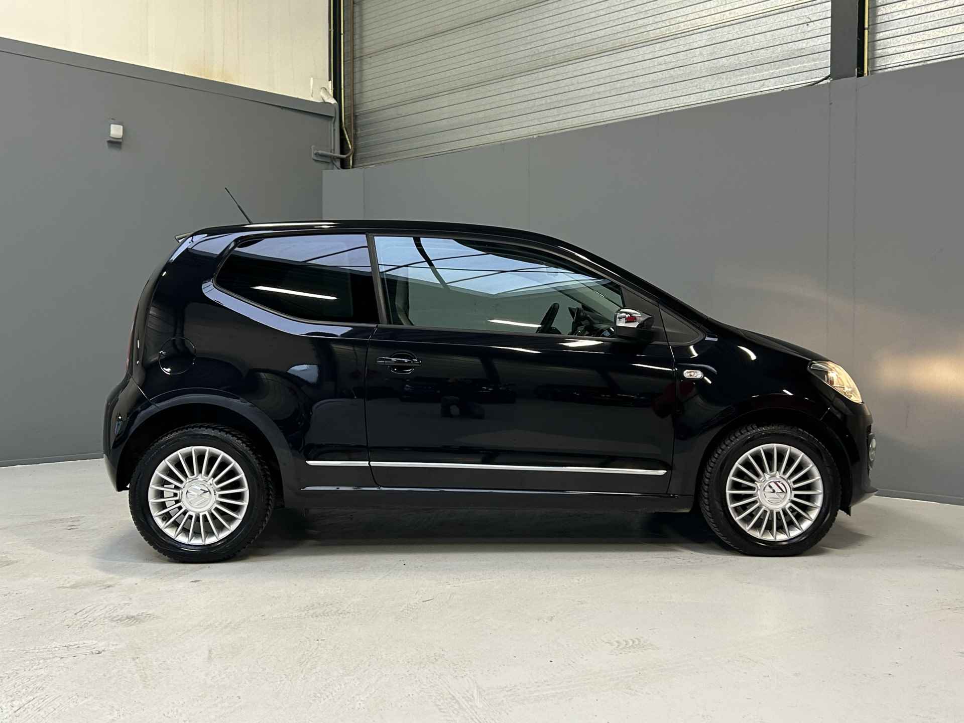 Volkswagen up! 1.0 high up! Navi|Cruise|Fenders|PDC|Stoelverwarming - 6/29