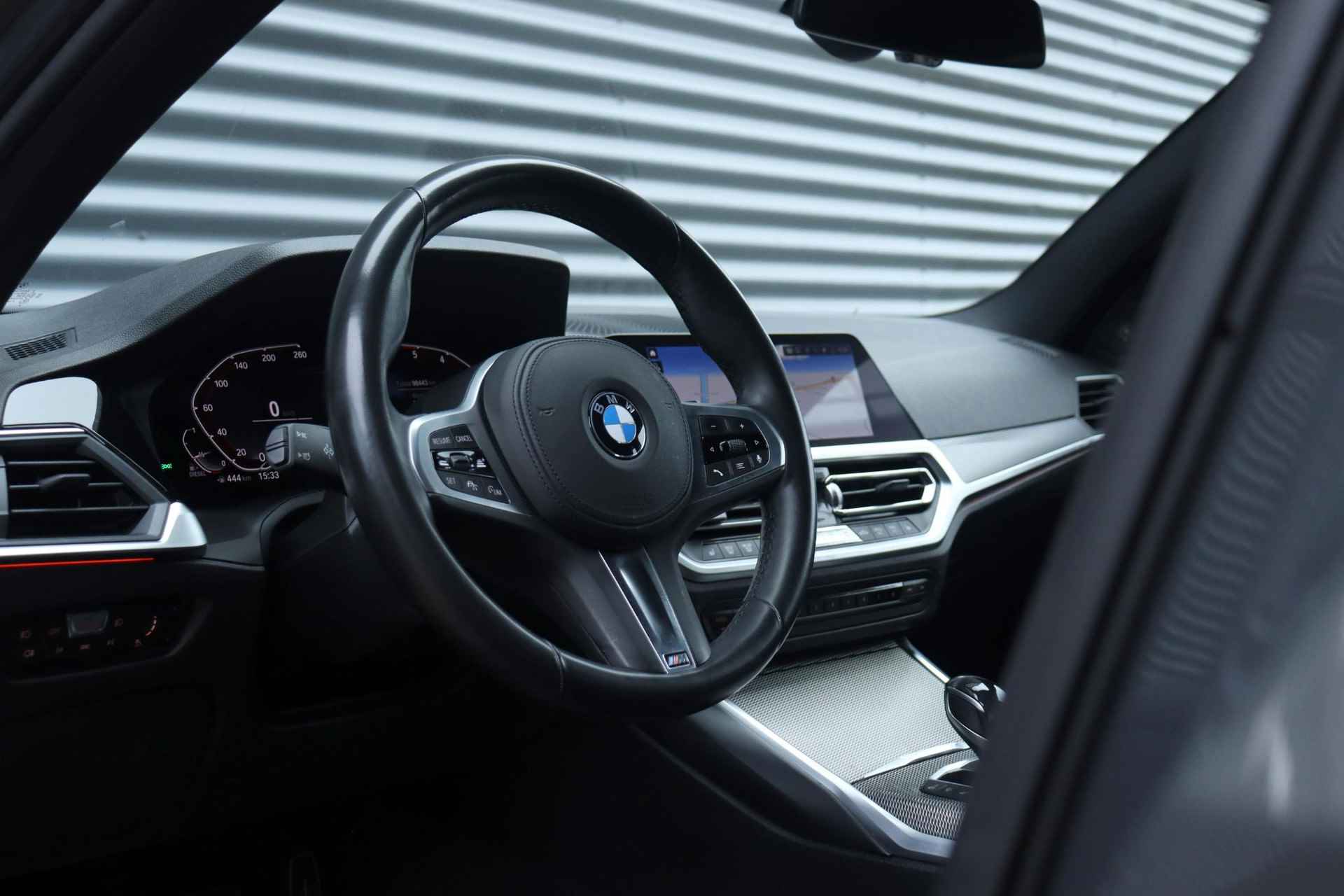 BMW 3-serie Touring 320d | High Executive | M Sportpakket | Trekhaak | Adaptive Cruise Control | Harman Kardon | Parking Assistant Plus | Driving Assistant | 18'' LMV - 16/40