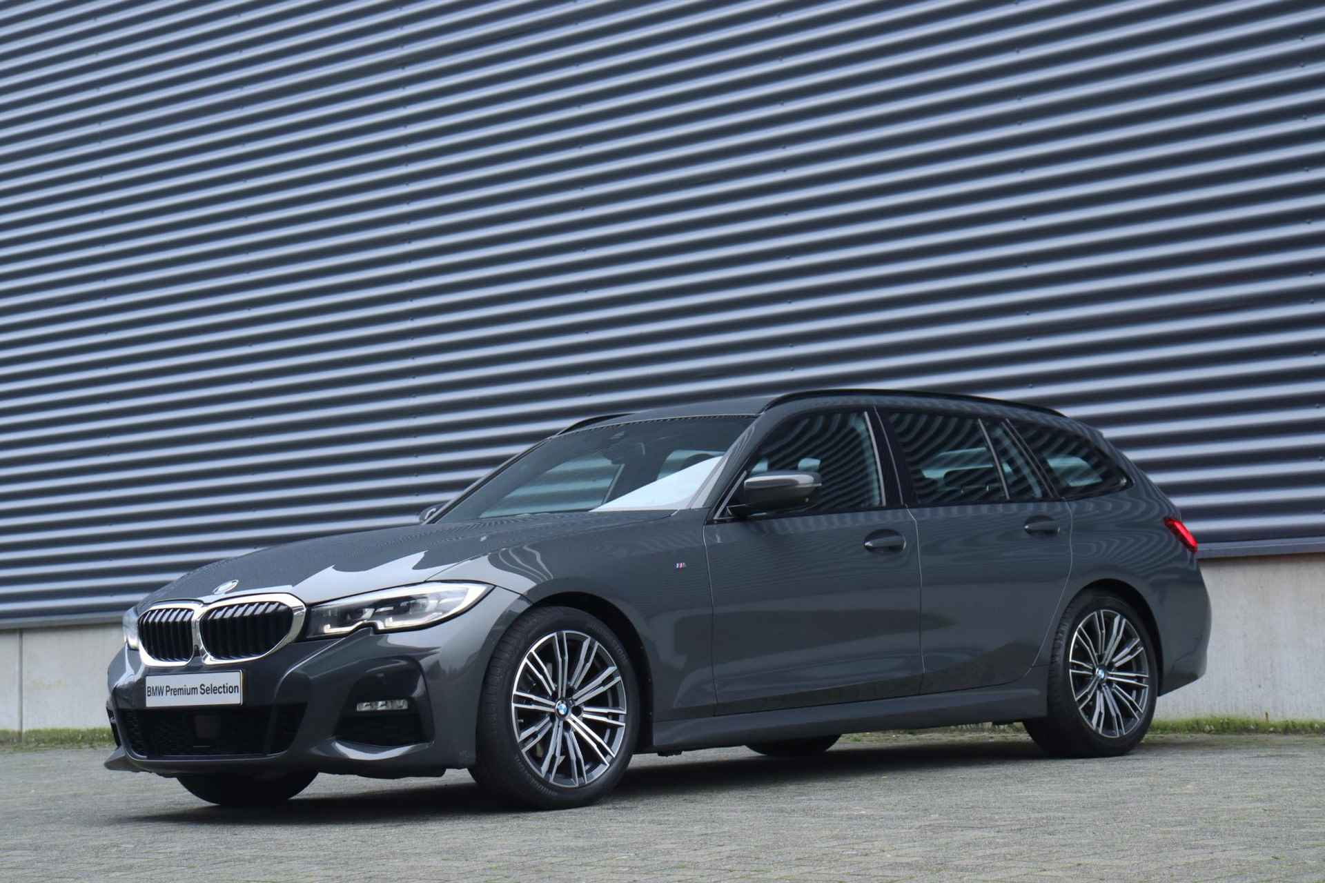 BMW 3-serie Touring 320d | High Executive | M Sportpakket | Trekhaak | Adaptive Cruise Control | Harman Kardon | Parking Assistant Plus | Driving Assistant | 18'' LMV - 39/40