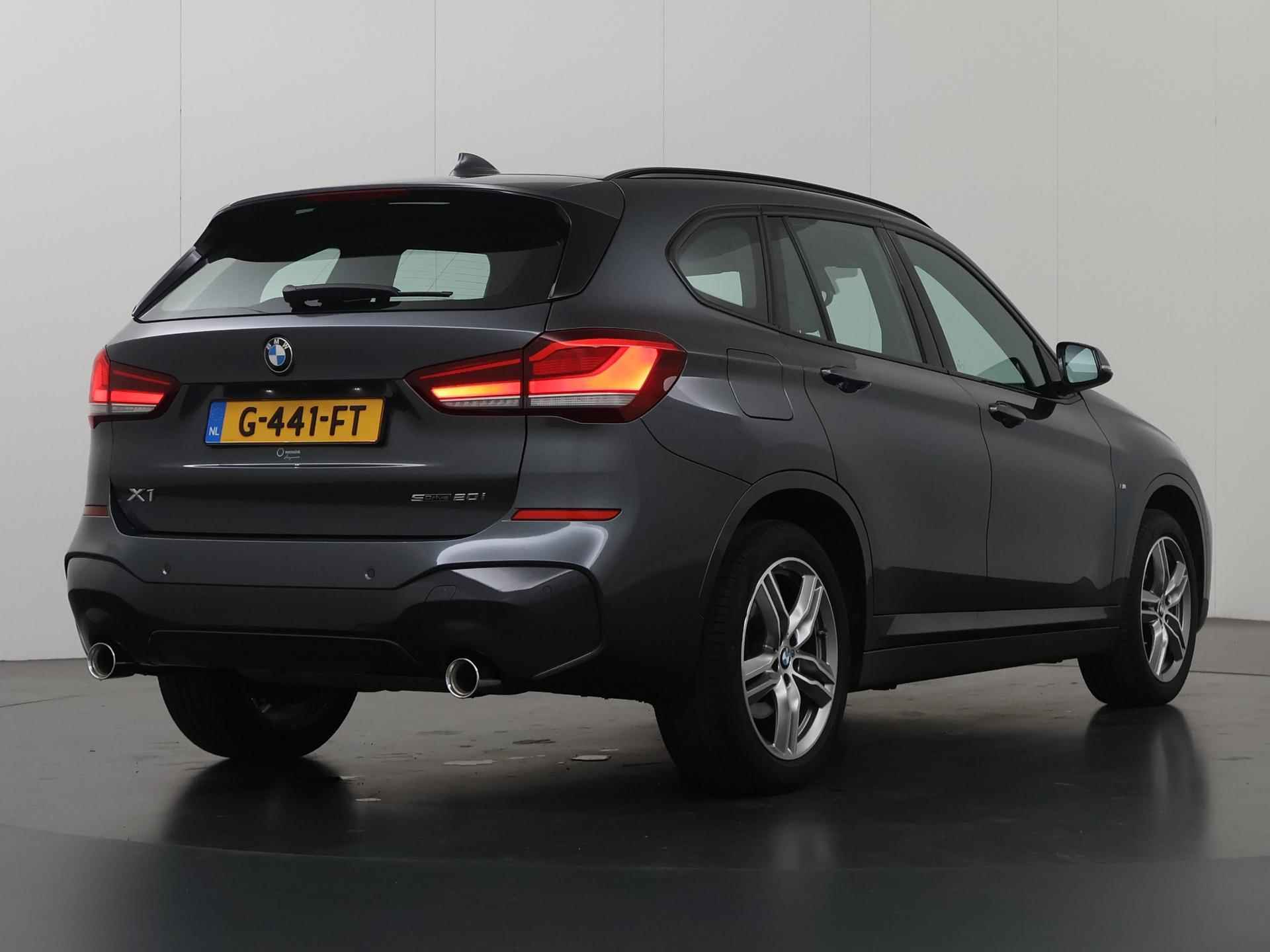 BMW X1 sDrive20i High Executive Edition M Sport | Trekhaak | Navigatie | Head Up | Parkeercamera | Keyless Go | Stoelverwarming | DAB | - 3/51