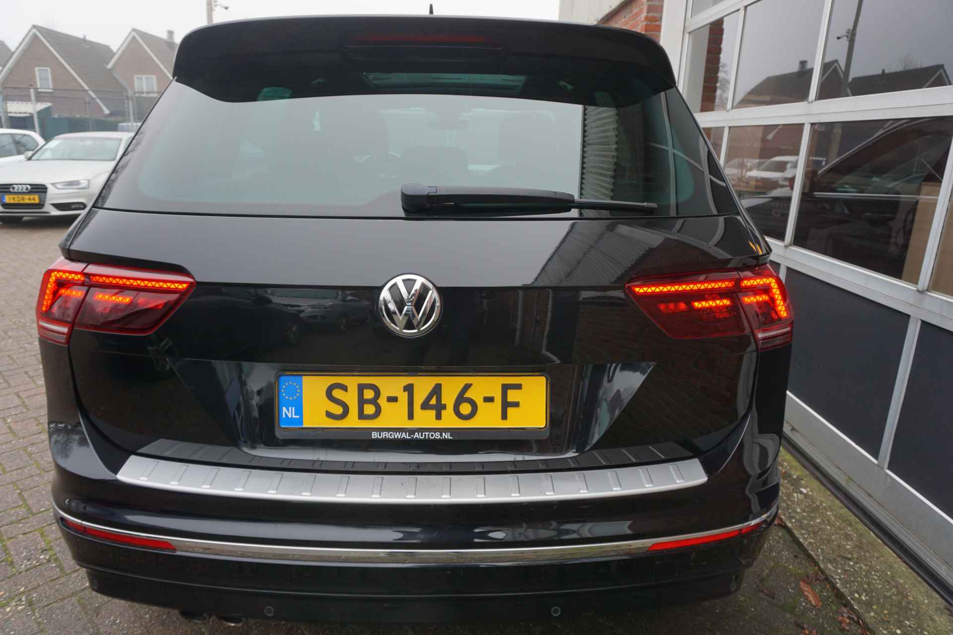 Volkswagen Tiguan 2.0 TDI 150PK DSG R-Line Trekhaak | Camera | Pano * All in prijs * - 40/43