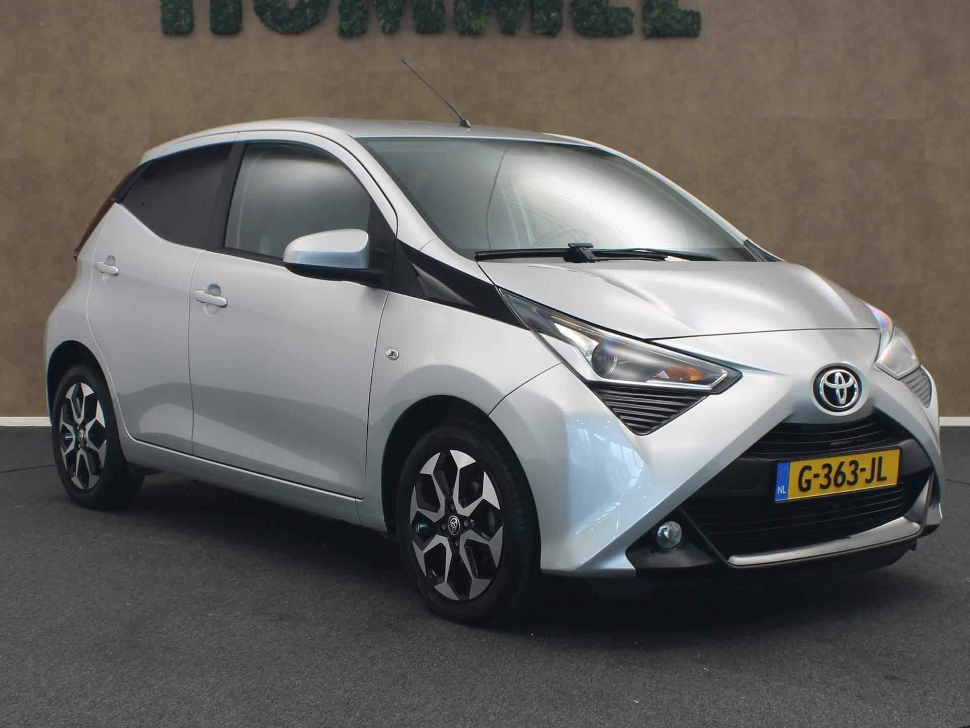 Toyota Aygo 1.0 VVT-i X-Cite - ORIGINEEL NEDERLANDSE AUTO - APPLE CARPLAY - CLIMATE CONTROL - 15 INCH LICHT METALEN VELGEN - ACHTERUITRIJCAMERA - LEDEREN STUUR - SNELHEIDSBEGRENZER - DAB RADIO - 2/35