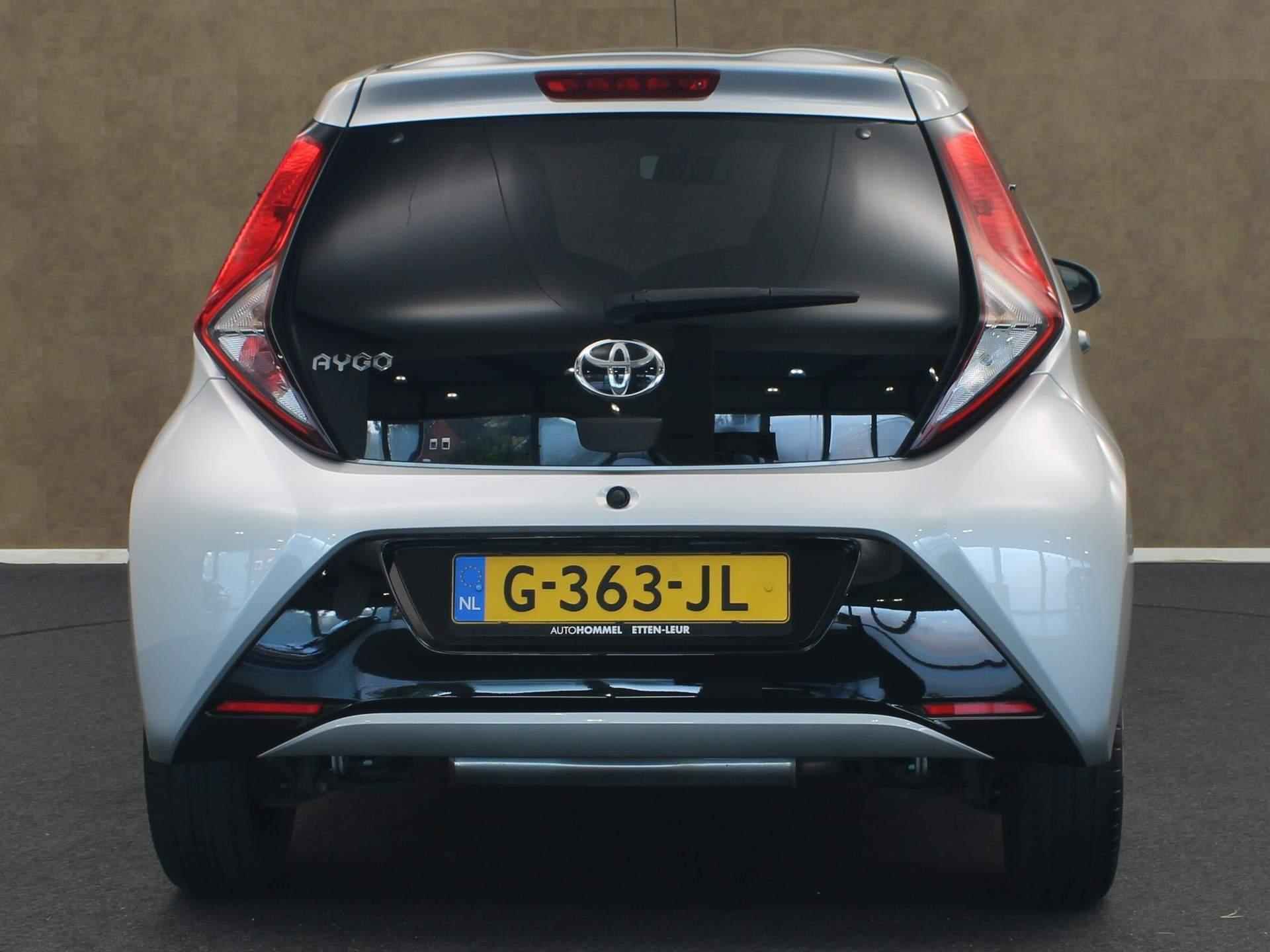 Toyota Aygo 1.0 VVT-i X-Cite - ORIGINEEL NEDERLANDSE AUTO - APPLE CARPLAY - CLIMATE CONTROL - 15 INCH LICHT METALEN VELGEN - ACHTERUITRIJCAMERA - LEDEREN STUUR - SNELHEIDSBEGRENZER - DAB RADIO - 10/35