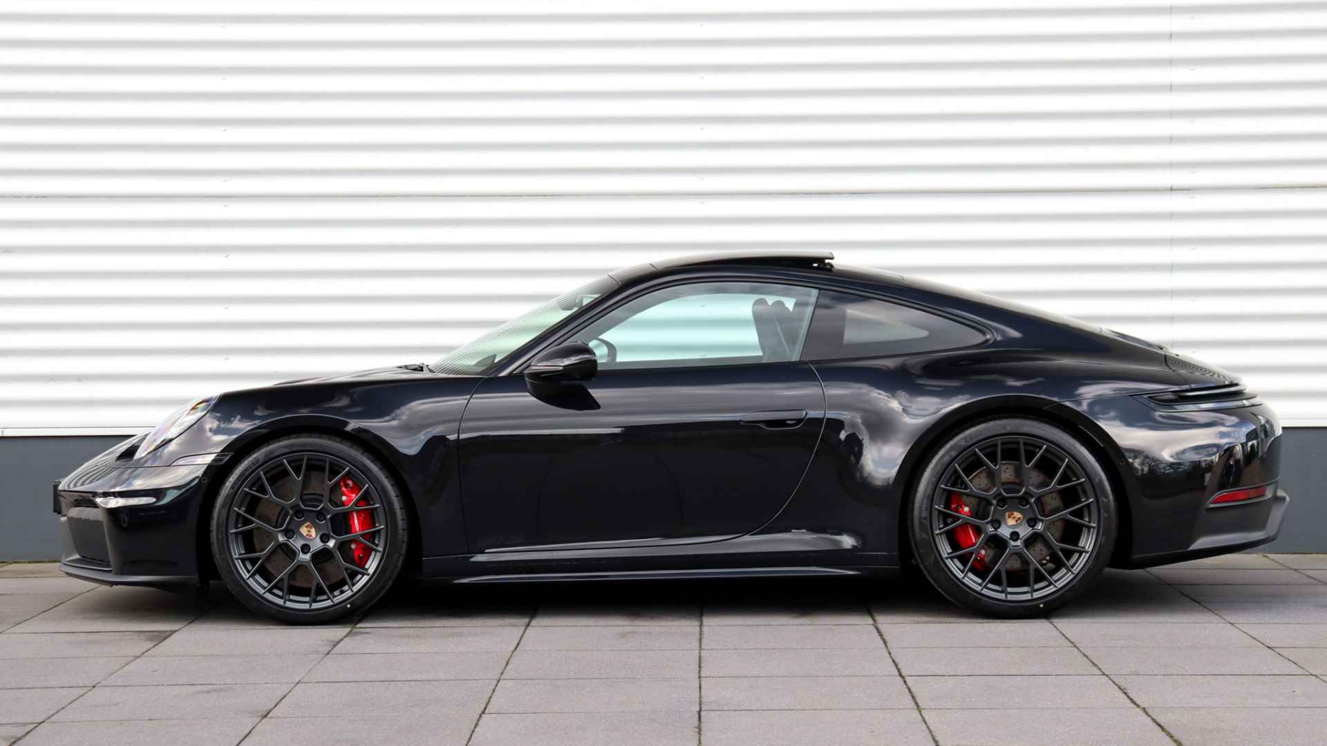 Porsche 911 992.2 3.0 Carrera 4 GTS | Lift | Schuifdak | BOSE Sound | Achterasbesturing | Surround View - 2/46