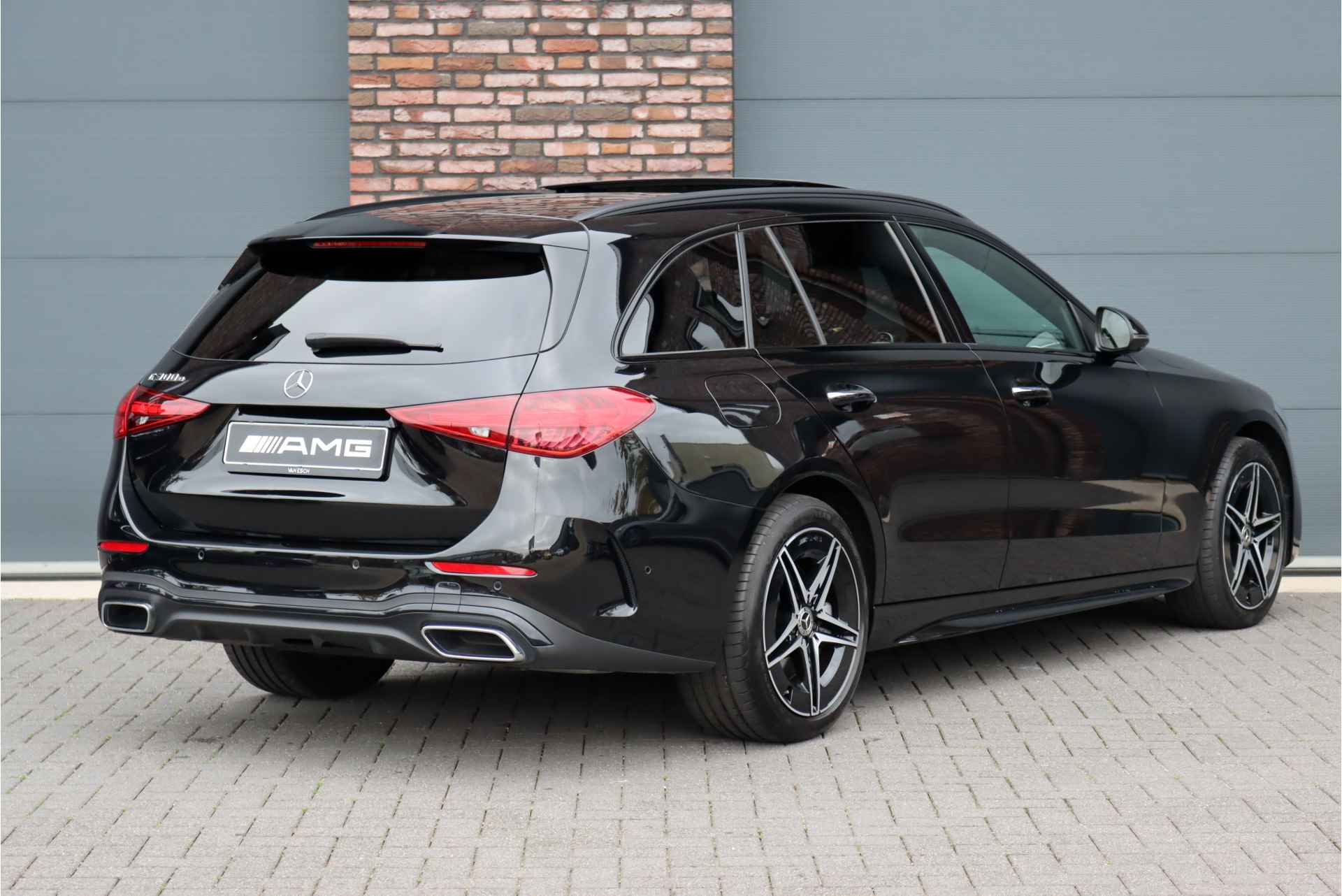 Mercedes-Benz C-Klasse Estate 300 e AMG Line Aut9 | Panoramadak | Trekhaak | Leder | Camera | Dodehoekassistent | Sfeerverlichting | Stoelverwarming | Advanced Sound System | High Perf. LED | - 8/36