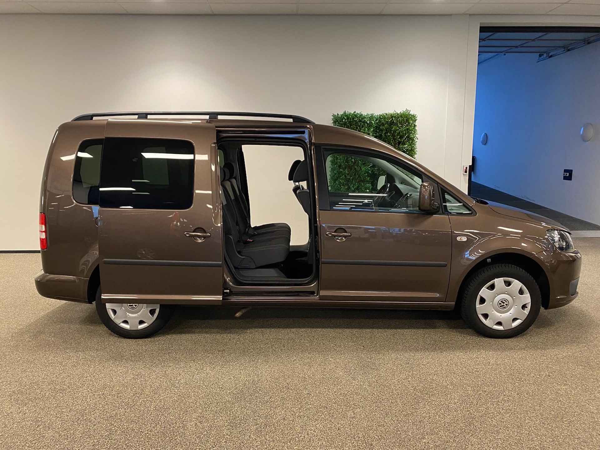 Volkswagen Caddy Maxi Rolstoelauto 5+1 of 7+0 - 11/31