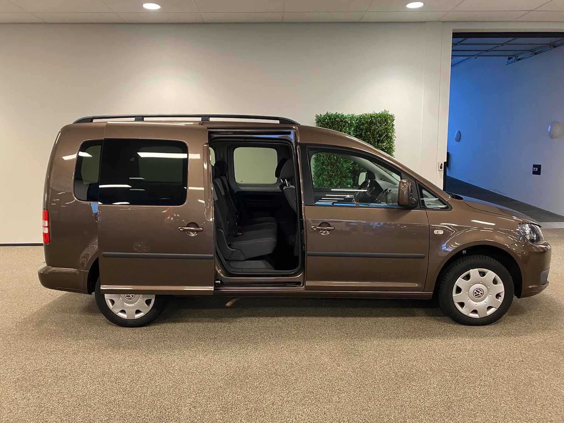 Volkswagen Caddy Maxi Rolstoelauto 5+1 of 7+0 - 9/31