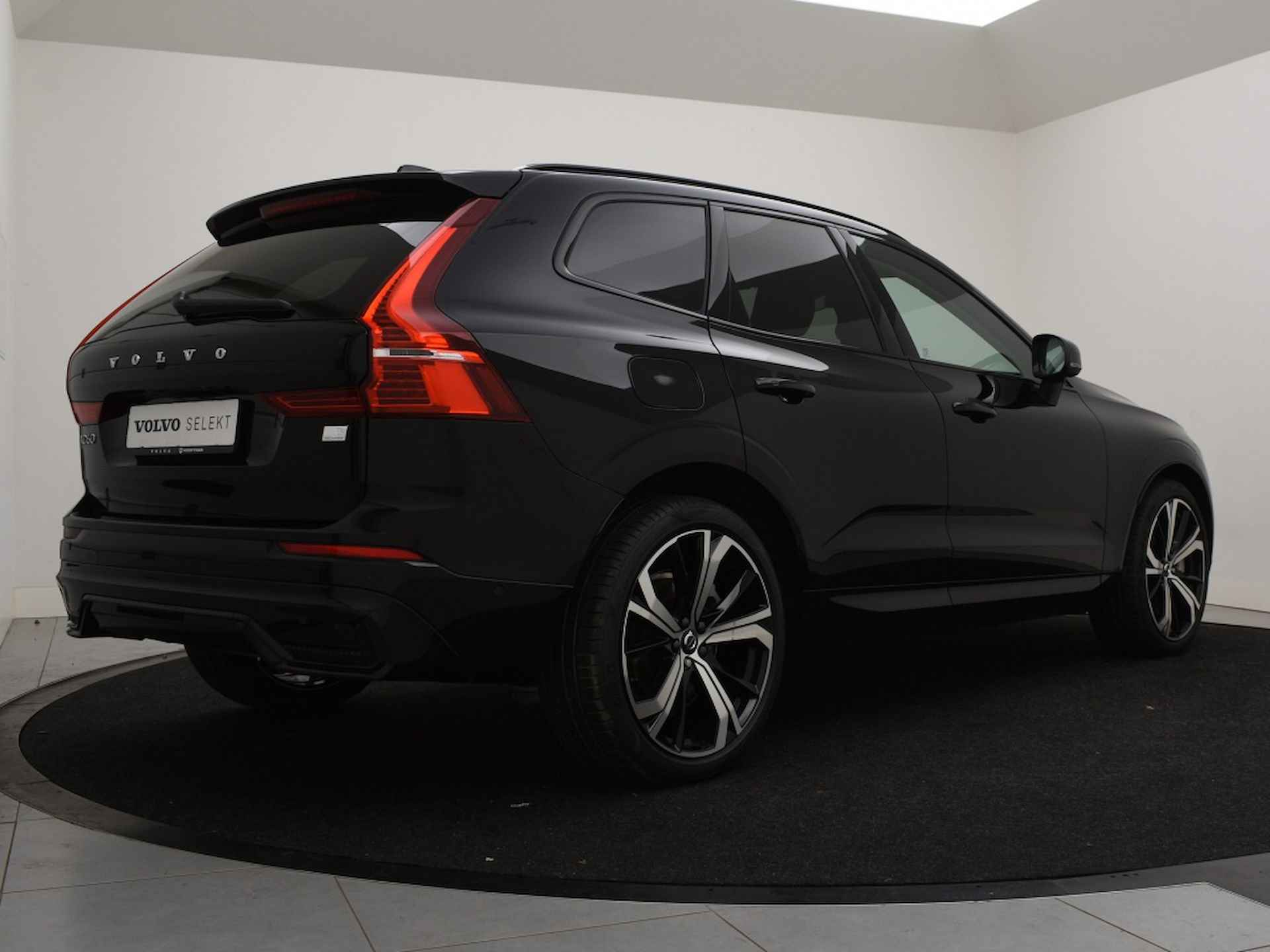 Volvo XC60 T6 PLUG-IN HYBRID LONG R. PLUS DARK GEVENT LEDER LUCHTVERING 360 - 3/39