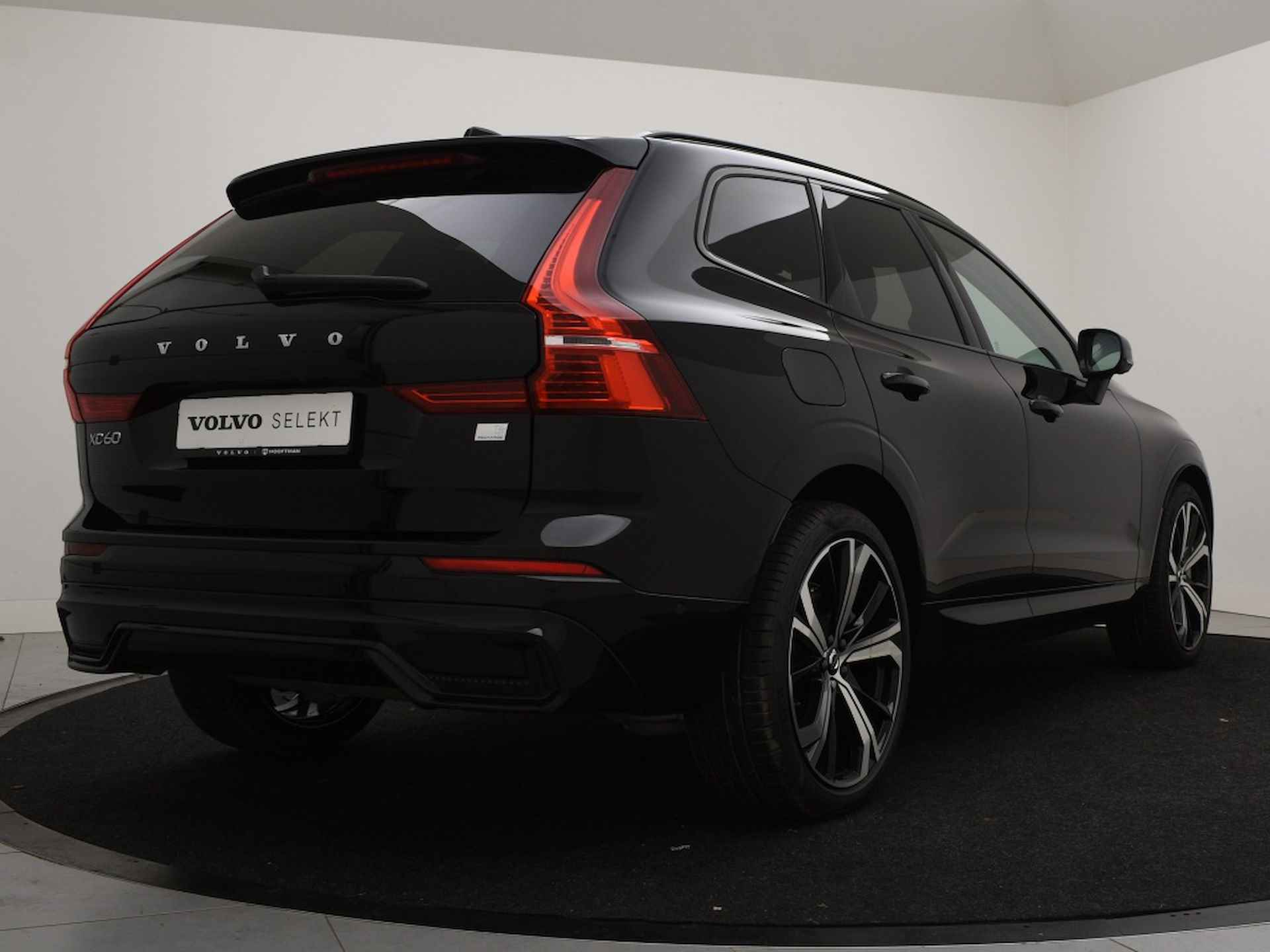 Volvo XC60 T6 PLUG-IN HYBRID LONG R. PLUS DARK GEVENT LEDER LUCHTVERING 360 - 4/39