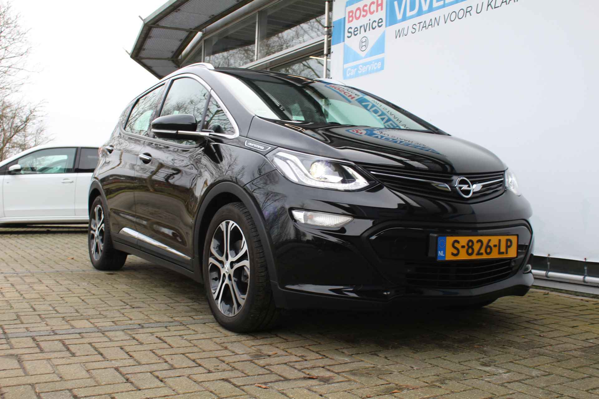 Opel Ampera-E Business executive 60 kWh 204pk | Incl. 1 jaar Garantie | Wegenbelastingvrij tot 2030 | DAB+ | BOSE | Cruise | Stoelverwarming Voor & achter | Apple Carplay | Parkeersensoren V+A | Lederen bekleding | Achteruitrijcamera | Keyless entry/start | Bluetooth | Lane Assist | Stuurverwarming | Dealer onderhouden | - 11/53