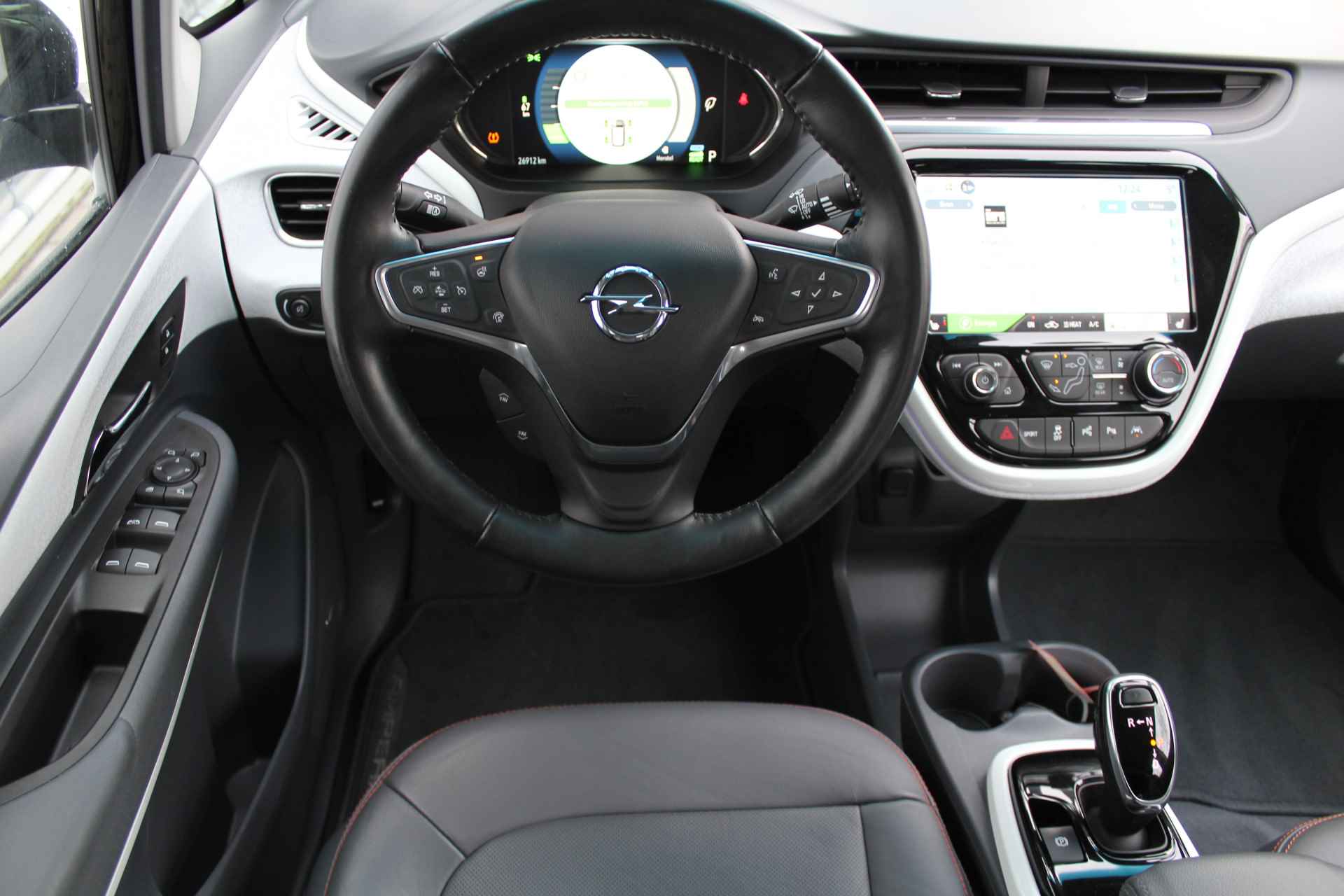Opel Ampera-E Business executive 60 kWh 204pk | Incl. 1 jaar Garantie | Wegenbelastingvrij tot 2030 | DAB+ | BOSE | Cruise | Stoelverwarming Voor & achter | Apple Carplay | Parkeersensoren V+A | Lederen bekleding | Achteruitrijcamera | Keyless entry/start | Bluetooth | Lane Assist | Stuurverwarming | Dealer onderhouden | - 27/53