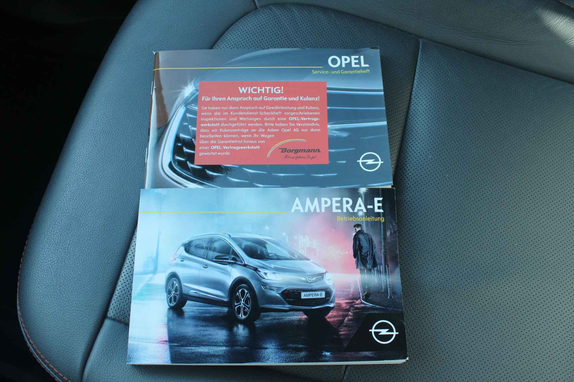 Opel Ampera-E Business executive 60 kWh 204pk | Incl. 1 jaar Garantie | Wegenbelastingvrij tot 2030 | DAB+ | BOSE | Cruise | Stoelverwarming Voor & achter | Apple Carplay | Parkeersensoren V+A | Lederen bekleding | Achteruitrijcamera | Keyless entry/start | Bluetooth | Lane Assist | Stuurverwarming | Dealer onderhouden | - 52/53