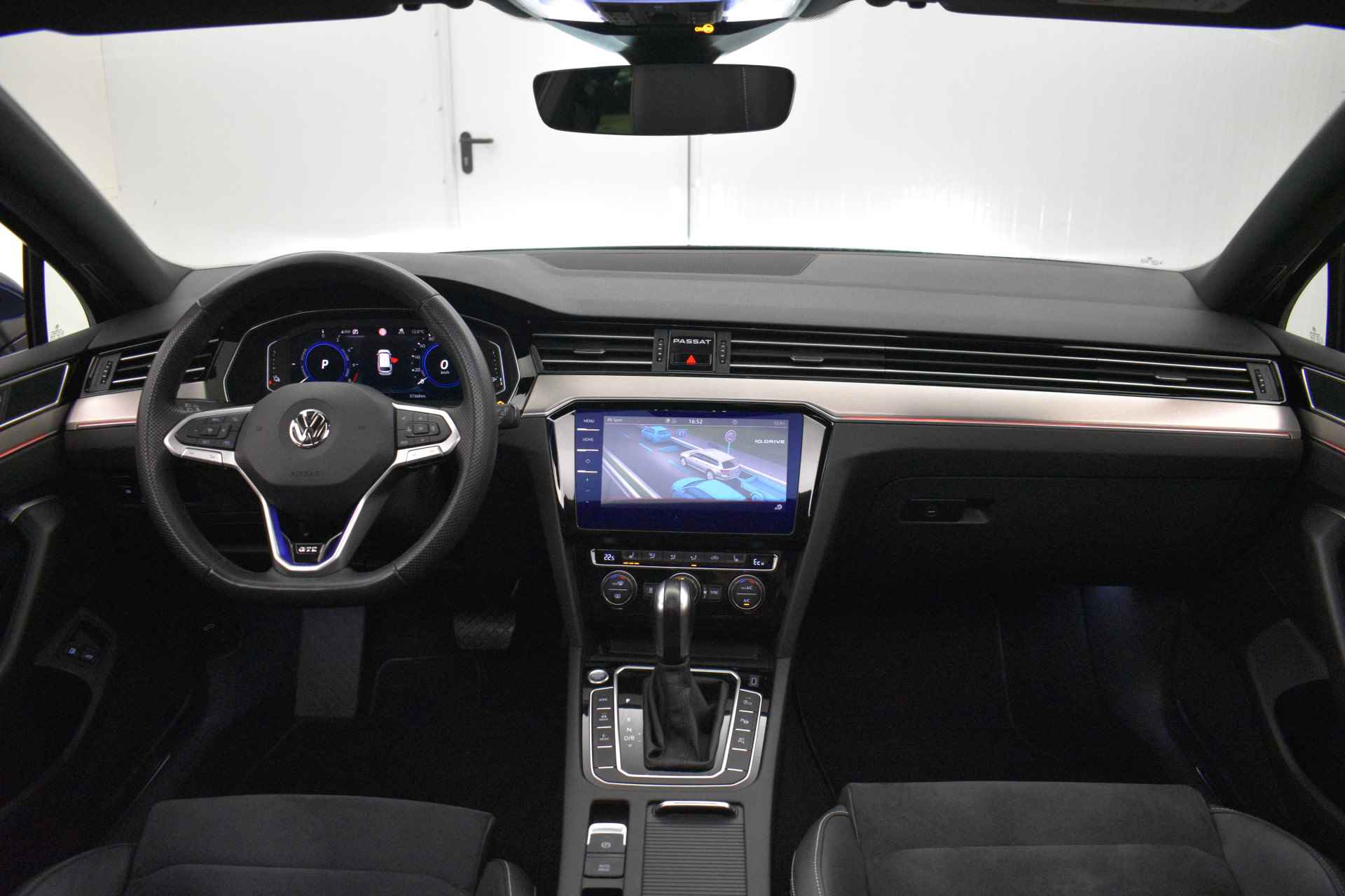 Volkswagen Passat GTE R-Line Virtual Disc PR Nav 360ºCam EL aKlep+Trekh Vol Leder Pano IQ Light - 41/47