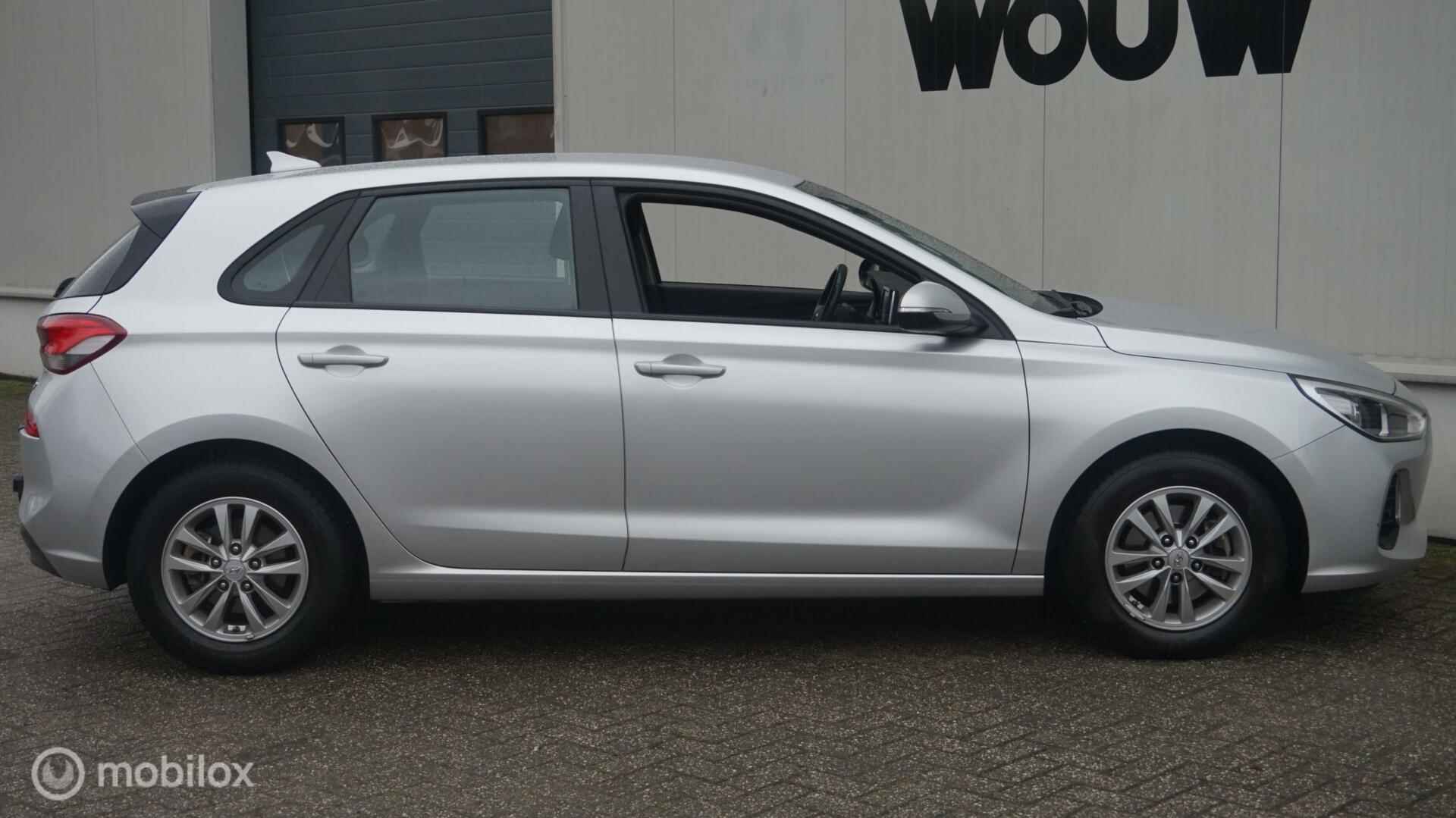 Hyundai i30 1.0 T-GDI Comfort 120pk Trekhaak | Navigatie | Achteruitrijcamera - 6/32