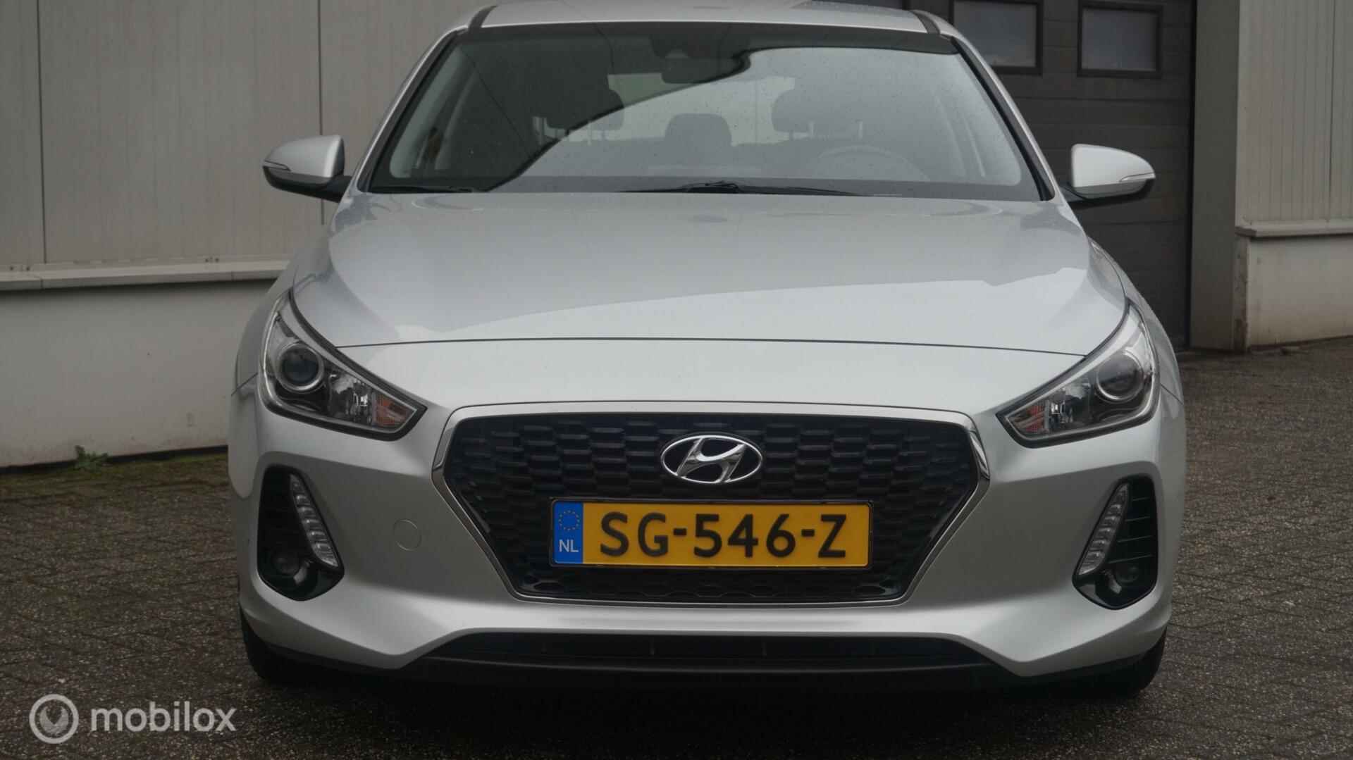 Hyundai i30 1.0 T-GDI Comfort 120pk Trekhaak | Navigatie | Achteruitrijcamera - 7/32