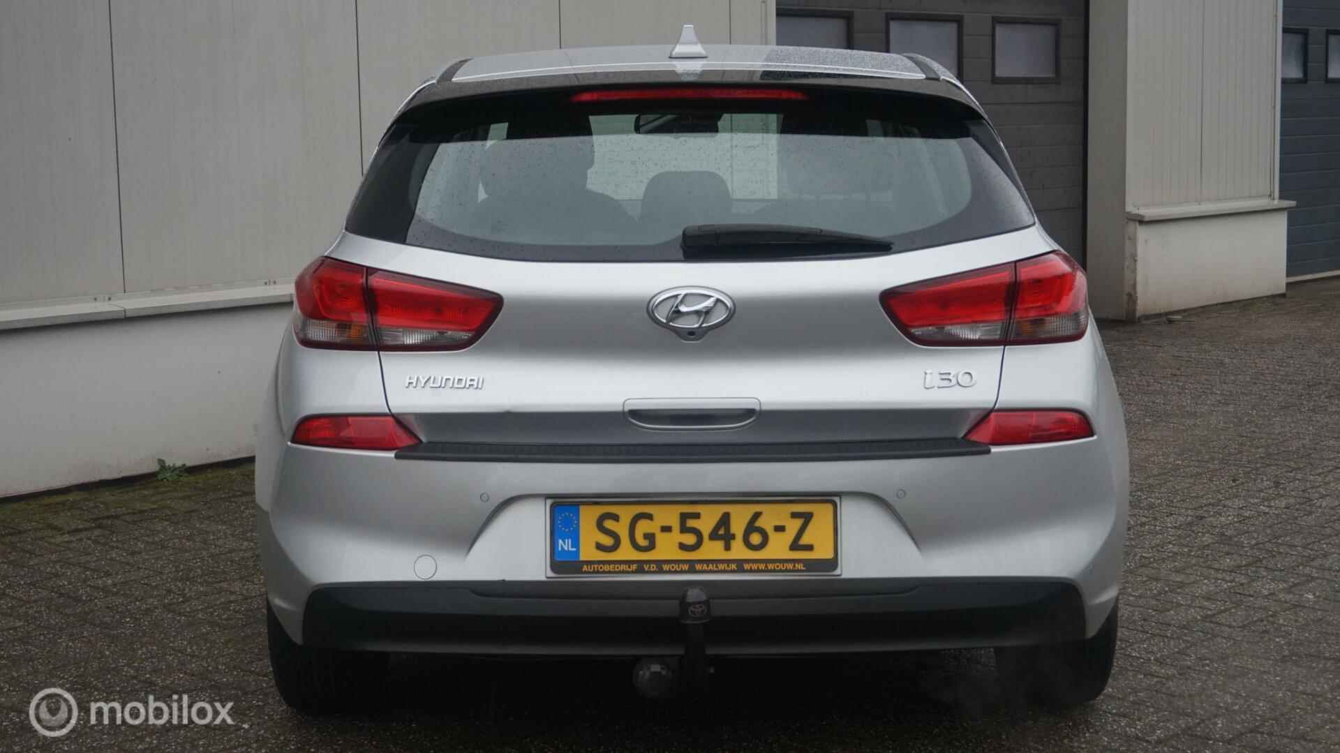 Hyundai i30 1.0 T-GDI Comfort 120pk Trekhaak | Navigatie | Achteruitrijcamera - 8/32