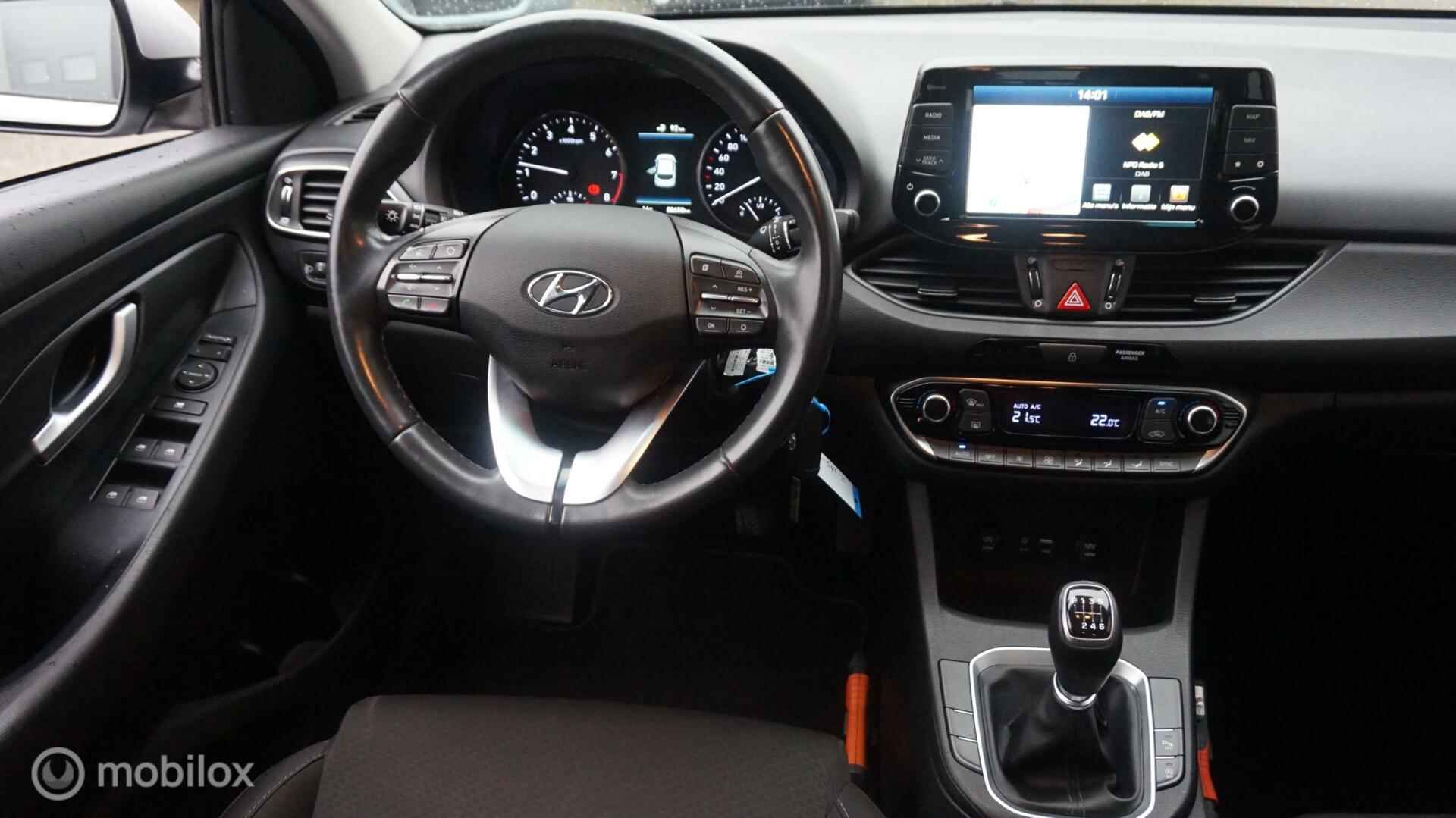 Hyundai i30 1.0 T-GDI Comfort 120pk Trekhaak | Navigatie | Achteruitrijcamera - 9/32