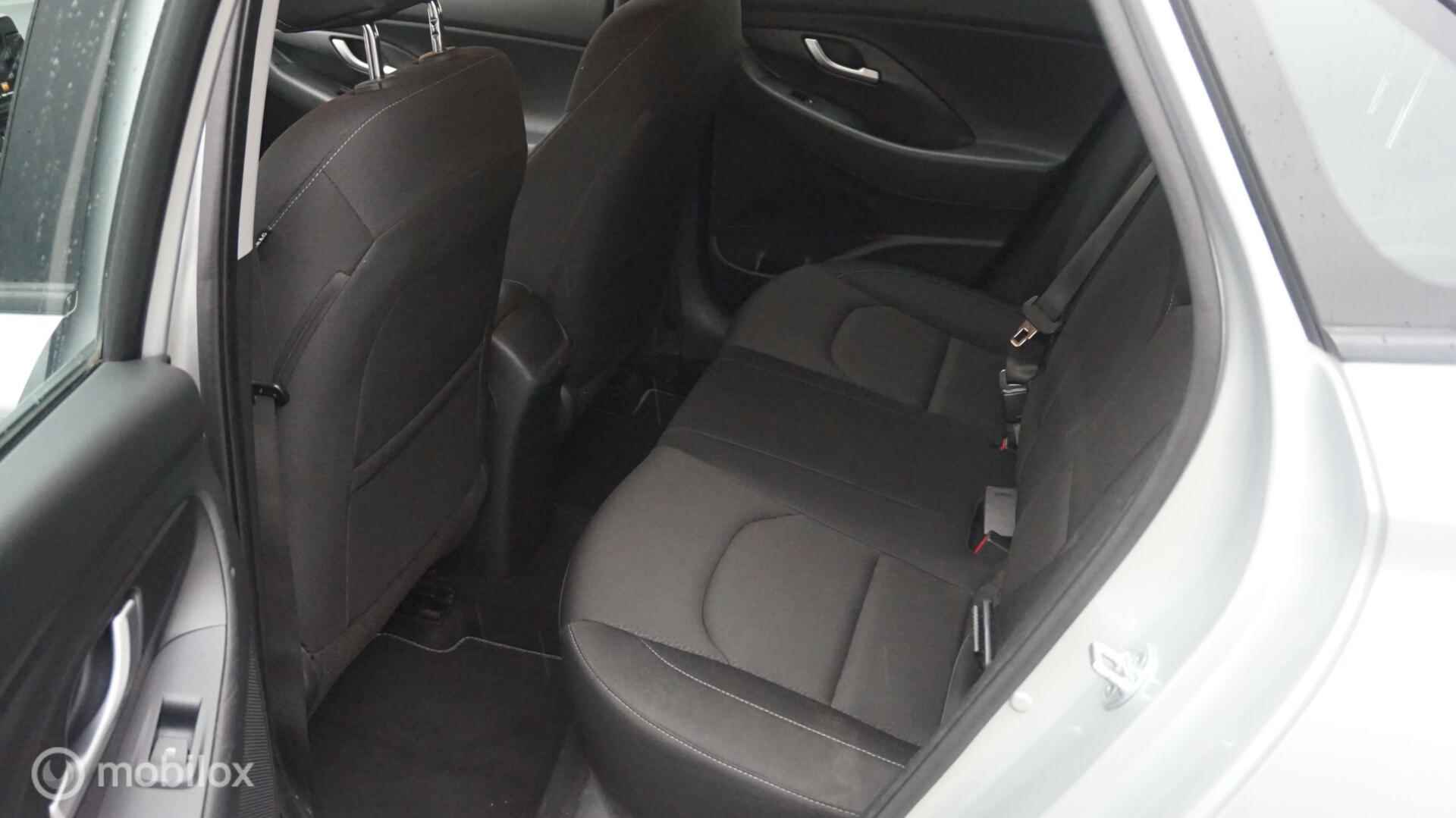 Hyundai i30 1.0 T-GDI Comfort 120pk Trekhaak | Navigatie | Achteruitrijcamera - 11/32