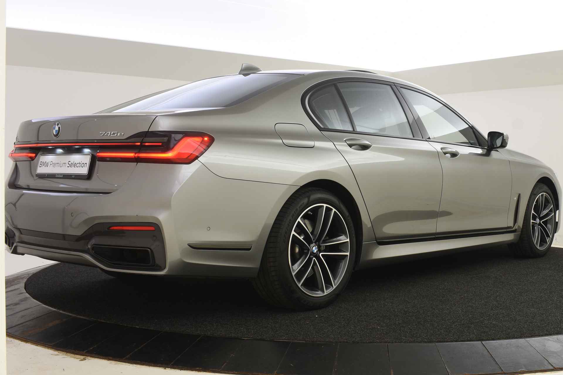 BMW 7 Serie 745e High Executive M Sport Automaat / Schuif-kanteldak / Massagefunctie / Laserlight / Parking Assistant Plus / Active Steering / Soft Close / Active Control - 3/64