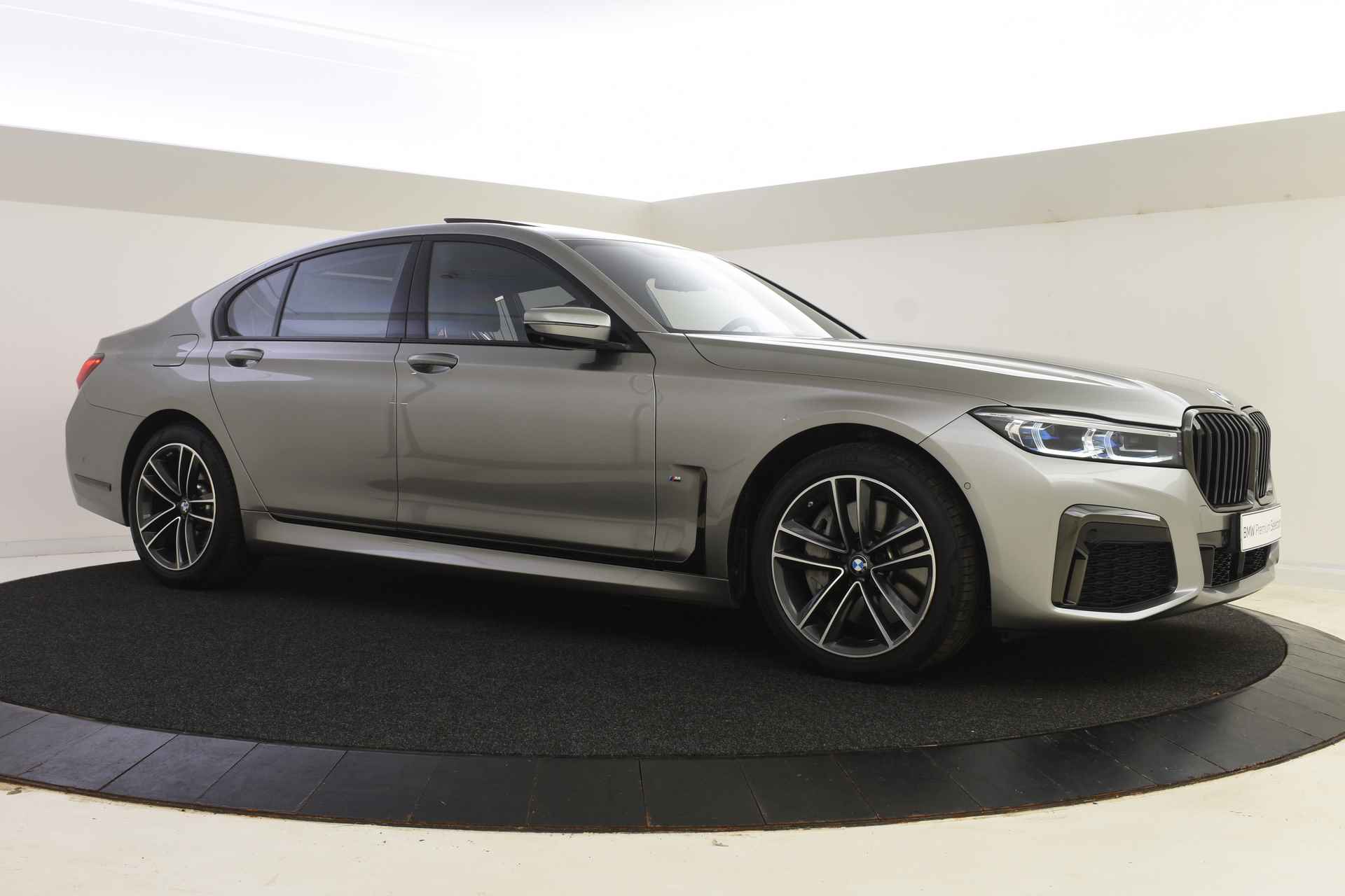 BMW 7 Serie 745e High Executive M Sport Automaat / Schuif-kanteldak / Massagefunctie / Laserlight / Parking Assistant Plus / Active Steering / Soft Close / Active Control - 23/64