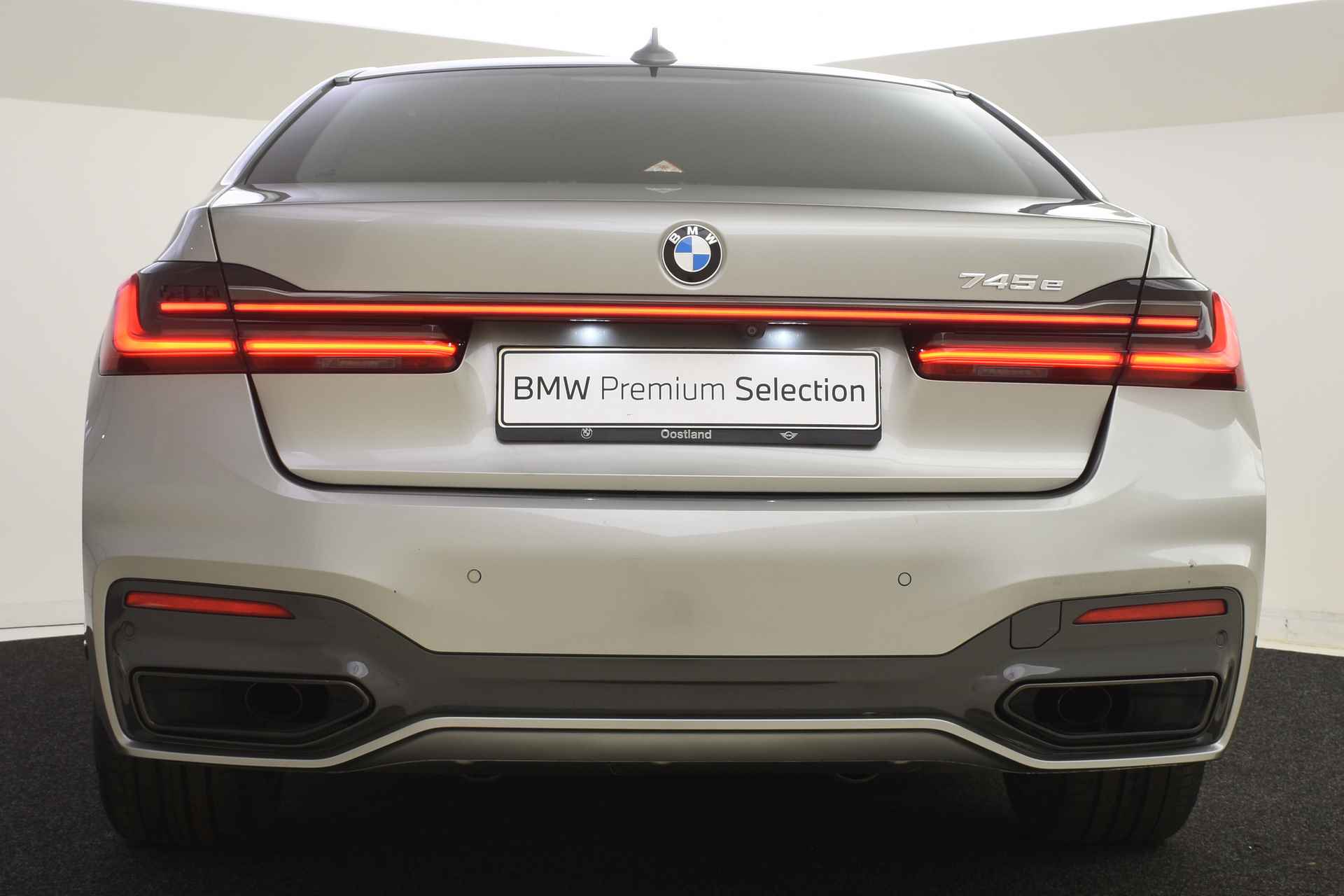 BMW 7 Serie 745e High Executive M Sport Automaat / Schuif-kanteldak / Massagefunctie / Laserlight / Parking Assistant Plus / Active Steering / Soft Close / Active Control - 24/64