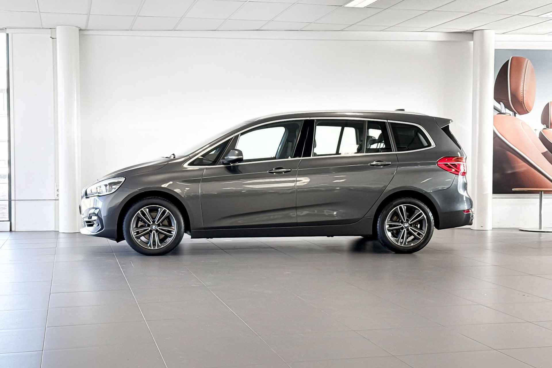 BMW 2 Serie Gran Tourer 218i Executive Edition | Sportstoelen | Achteruitrijcamera | Headup display | - 2/24