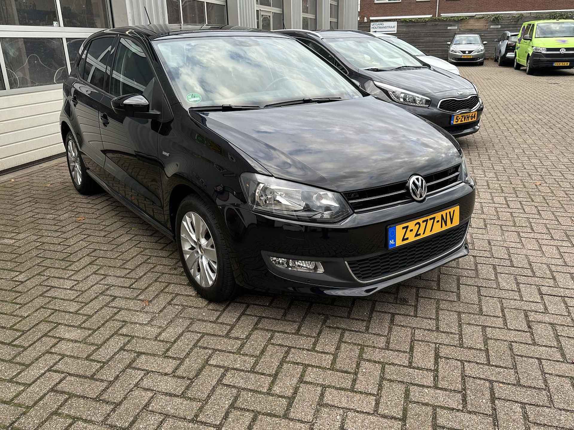 Volkswagen Polo 1.2 TSI TRENDLINE/PANO DAK!/RIJKLAAR!! - 7/25