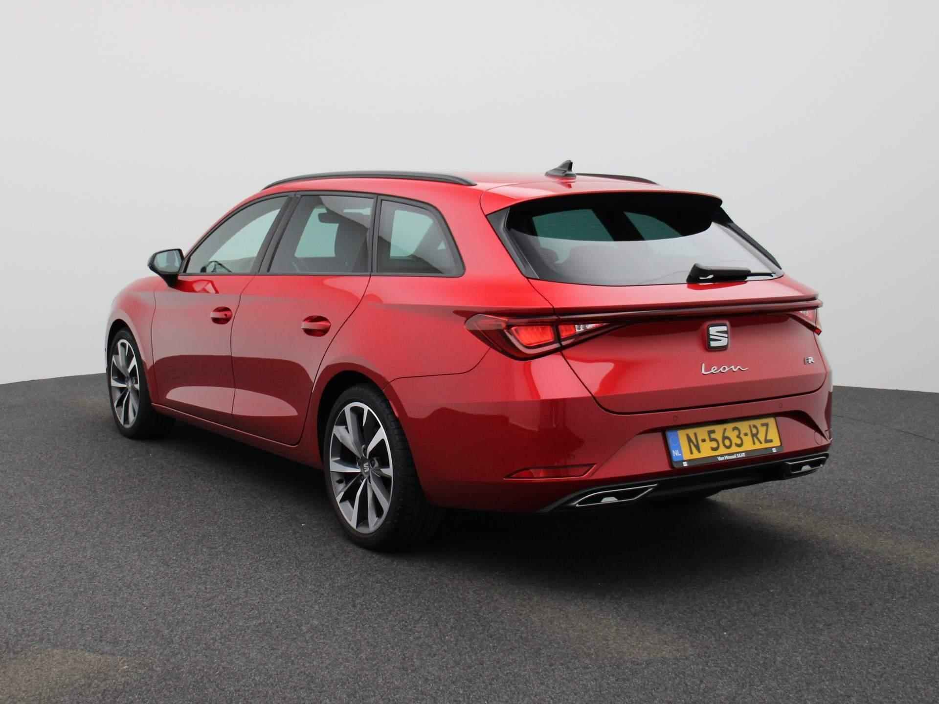 SEAT Leon Sportstourer 1.5 TSI FR Business Intense 150 PK | LED Koplampen | Navigatie | Achteruitrijcamera | Apple Carplay/Android Auto | Climate Control | Sportstoelen | Adaptive Cruise Control | Parkeersensoren | Privacy Glass | Virtual Cockpit | Lichtmetalen velgen | Unieke kleur! | - 2/42