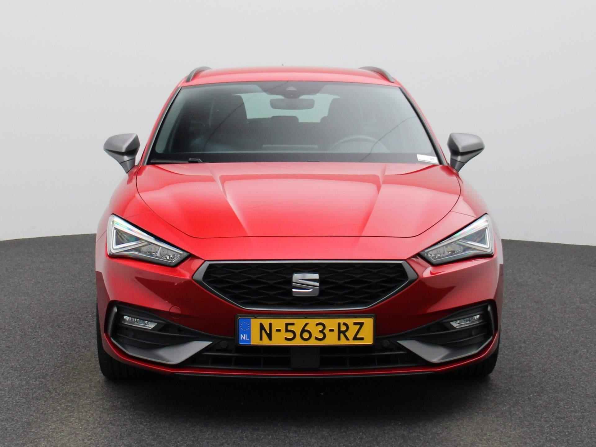 SEAT Leon Sportstourer 1.5 TSI FR Business Intense 150 PK | LED Koplampen | Navigatie | Achteruitrijcamera | Apple Carplay/Android Auto | Climate Control | Sportstoelen | Adaptive Cruise Control | Parkeersensoren | Privacy Glass | Virtual Cockpit | Lichtmetalen velgen | Unieke kleur! | - 3/42