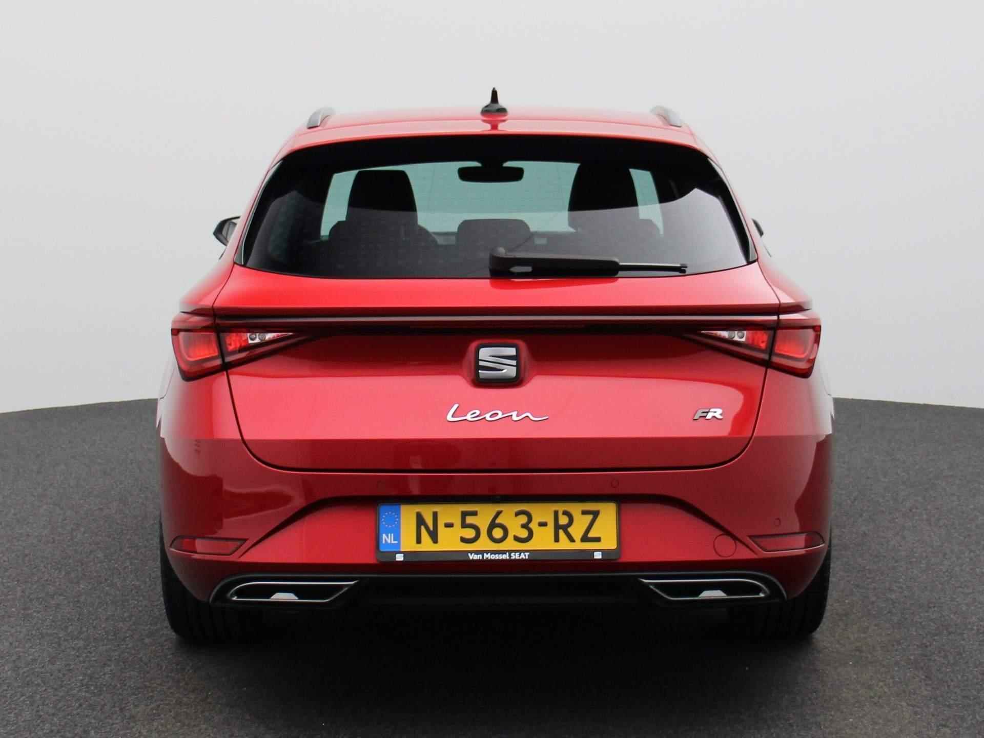 SEAT Leon Sportstourer 1.5 TSI FR Business Intense 150 PK | LED Koplampen | Navigatie | Achteruitrijcamera | Apple Carplay/Android Auto | Climate Control | Sportstoelen | Adaptive Cruise Control | Parkeersensoren | Privacy Glass | Virtual Cockpit | Lichtmetalen velgen | Unieke kleur! | - 5/42