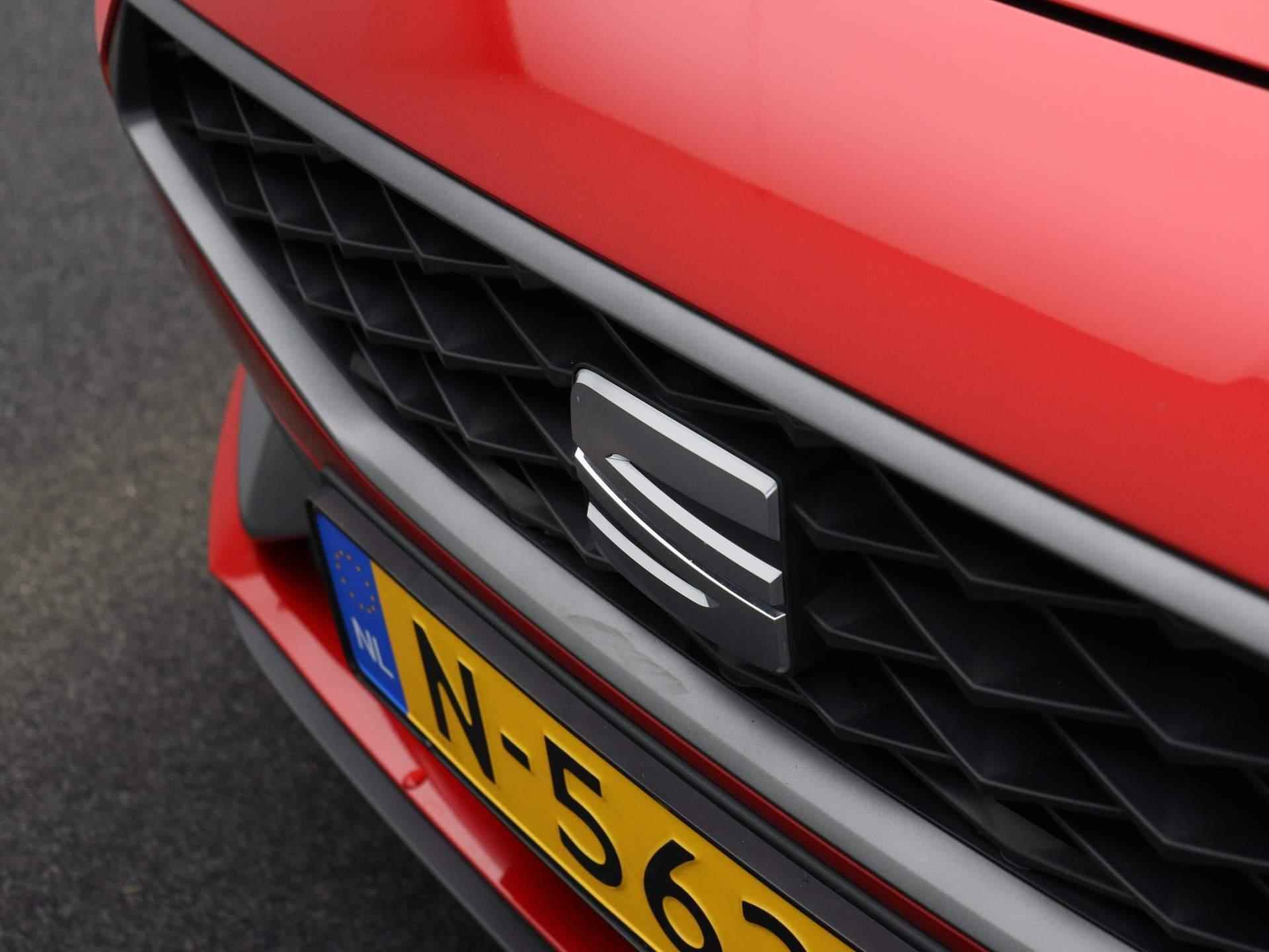 SEAT Leon Sportstourer 1.5 TSI FR Business Intense 150 PK | LED Koplampen | Navigatie | Achteruitrijcamera | Apple Carplay/Android Auto | Climate Control | Sportstoelen | Adaptive Cruise Control | Parkeersensoren | Privacy Glass | Virtual Cockpit | Lichtmetalen velgen | Unieke kleur! | - 39/42