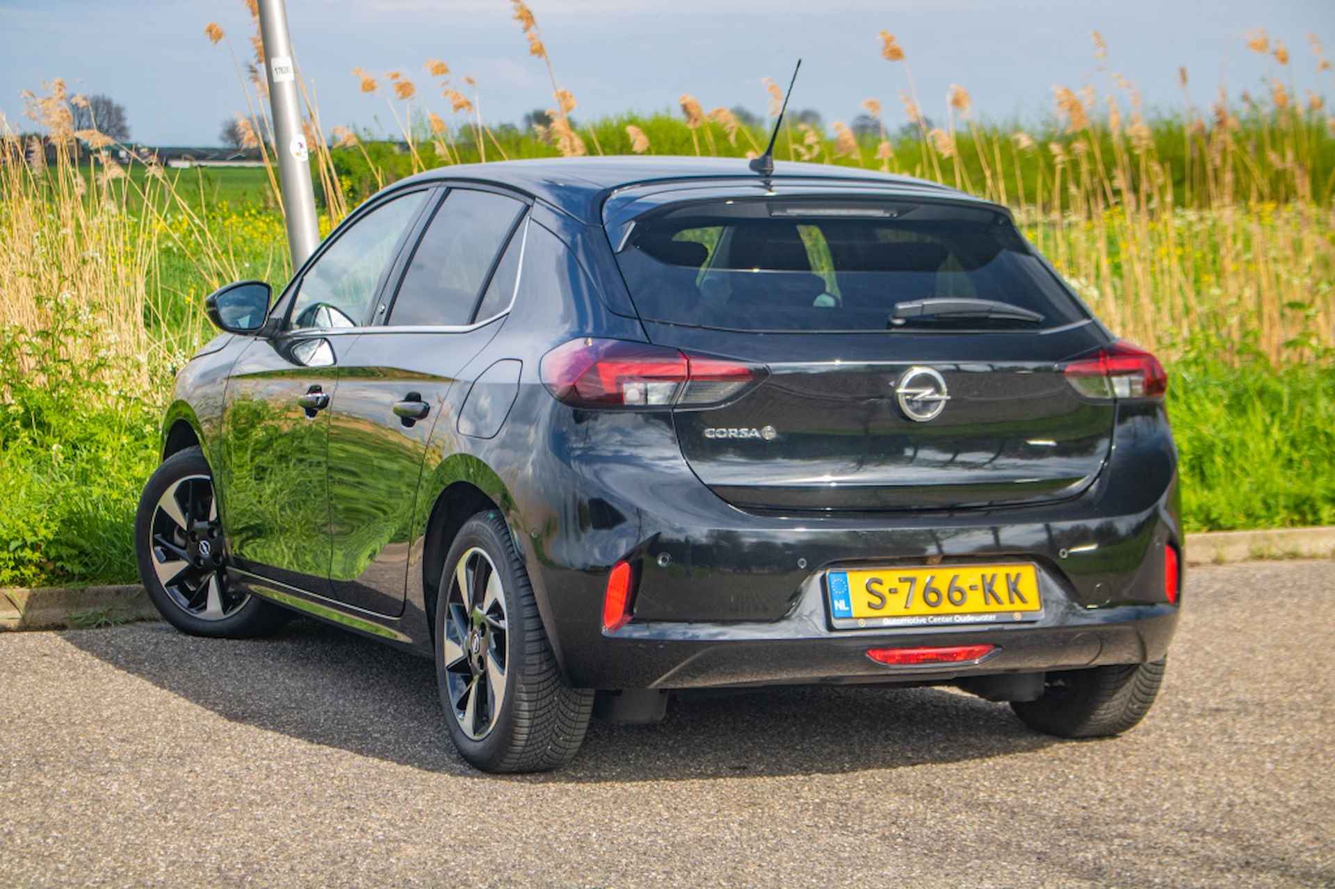 Opel Corsa-e Business Ed.  50 kWh | PARKEER PAKKET | STOEL EN STUURVERWARMING - 2/52