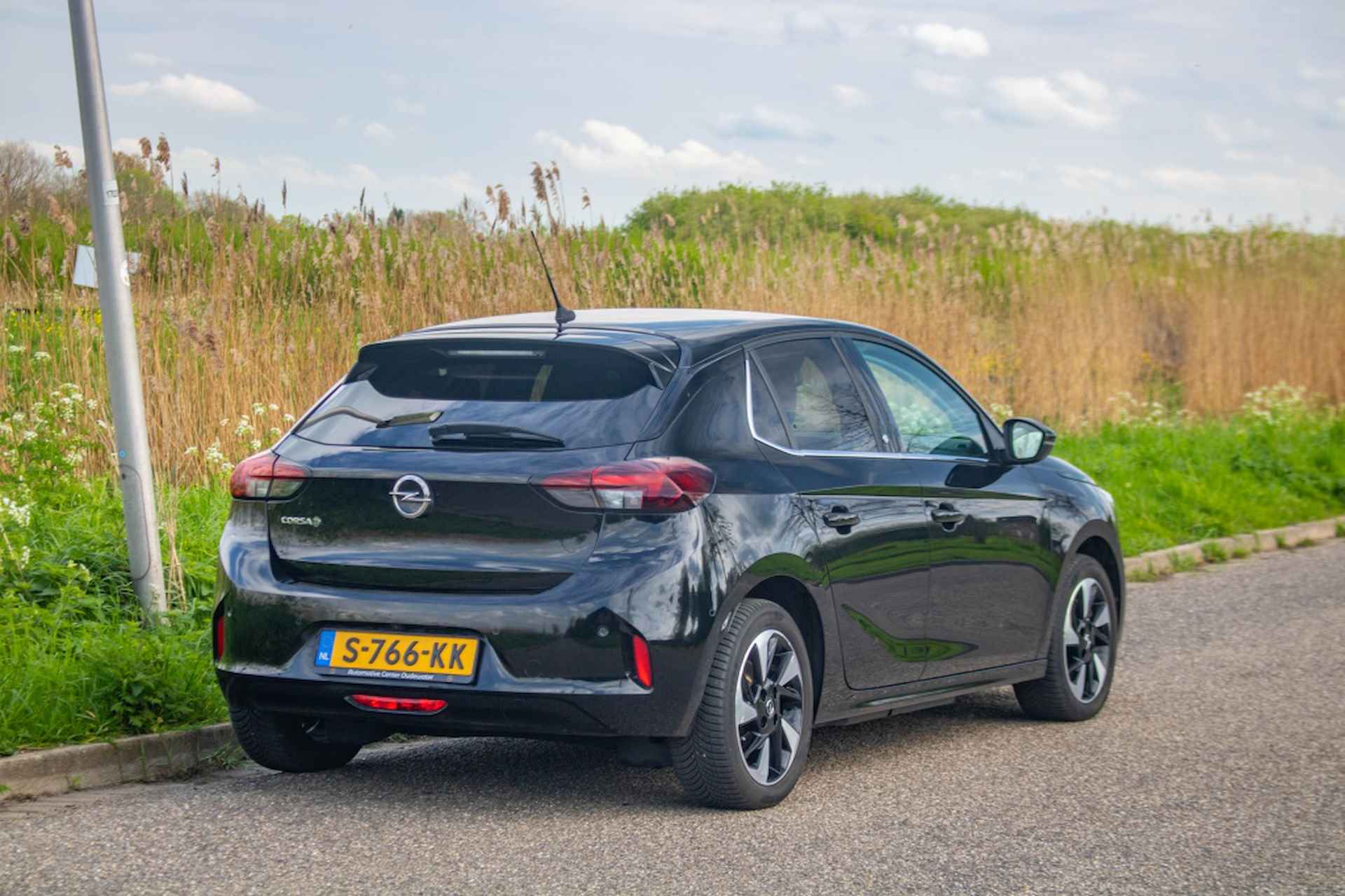 Opel Corsa-e Business Ed.  50 kWh | PARKEER PAKKET | STOEL EN STUURVERWARMING - 14/52