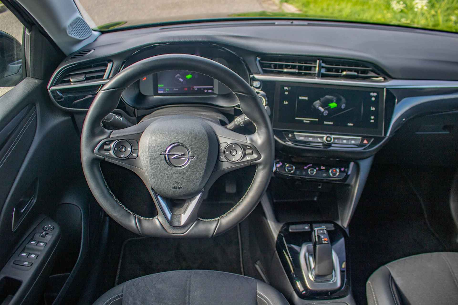 Opel Corsa-e Business Ed.  50 kWh | PARKEER PAKKET | STOEL EN STUURVERWARMING - 25/52