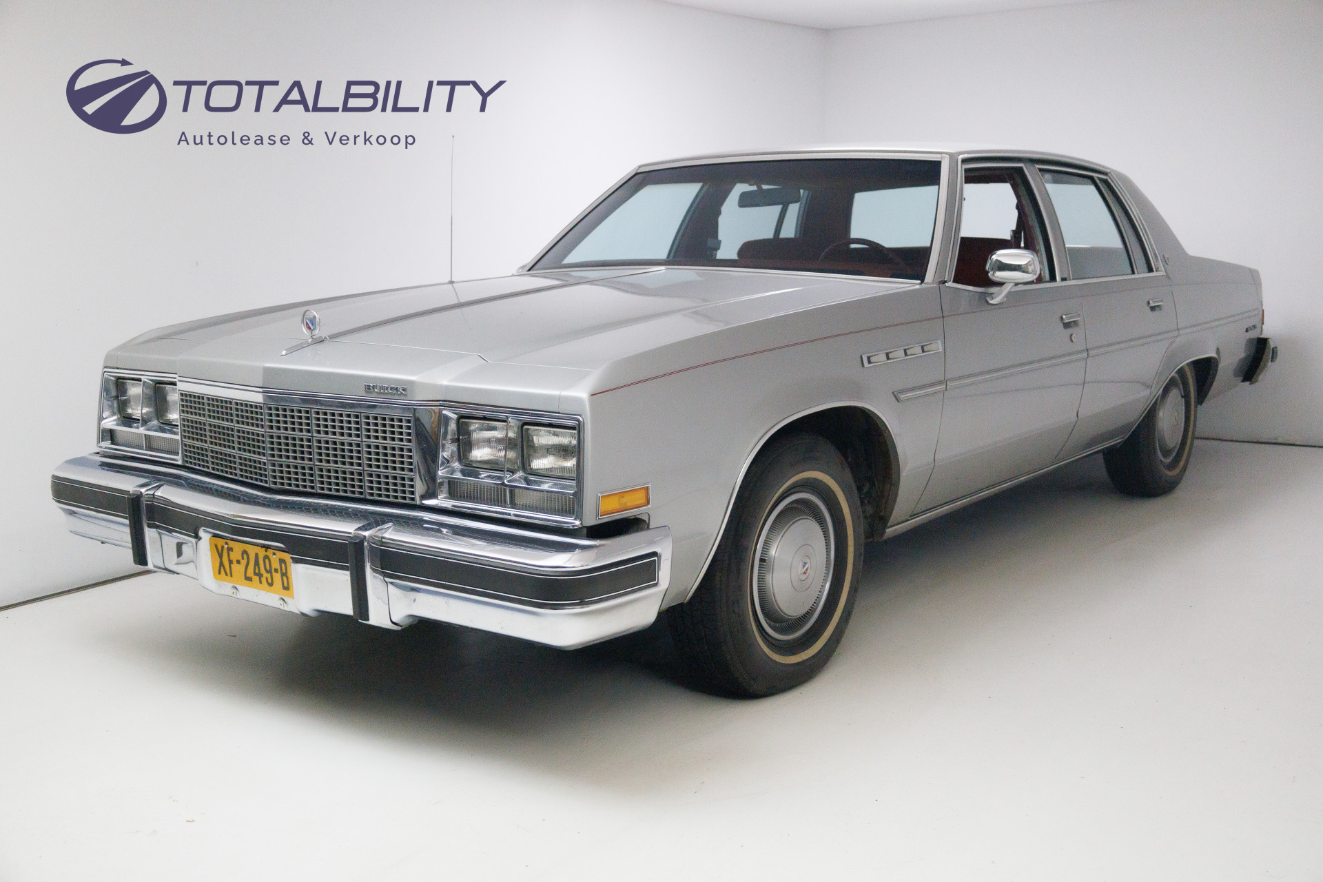 Buick Electra 225 V8 Zeldzame Buick Electra 225 automaat met rode bekleding!