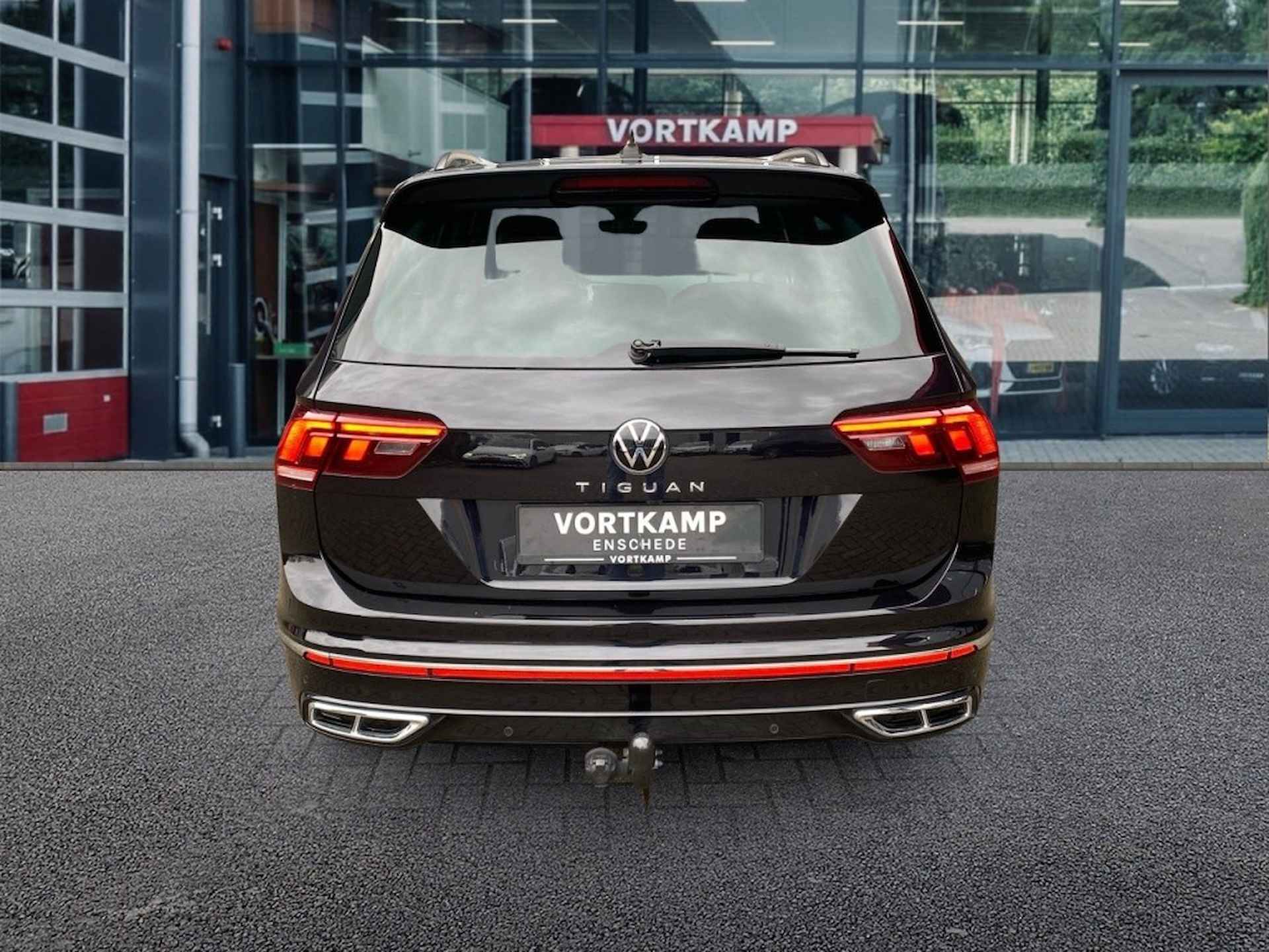 VOLKSWAGEN Tiguan 1.5 TSI DSG R-LINE TREKHAAK/CAMERA/ACC/NAVI/CARPLAY - 6/23