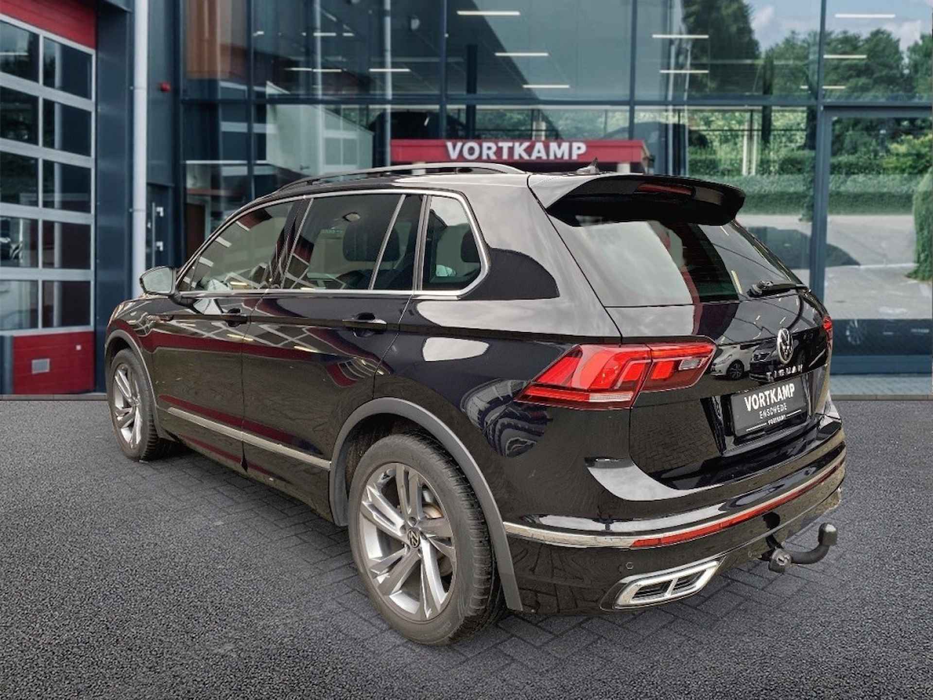 VOLKSWAGEN Tiguan 1.5 TSI DSG R-LINE TREKHAAK/CAMERA/ACC/NAVI/CARPLAY - 7/23