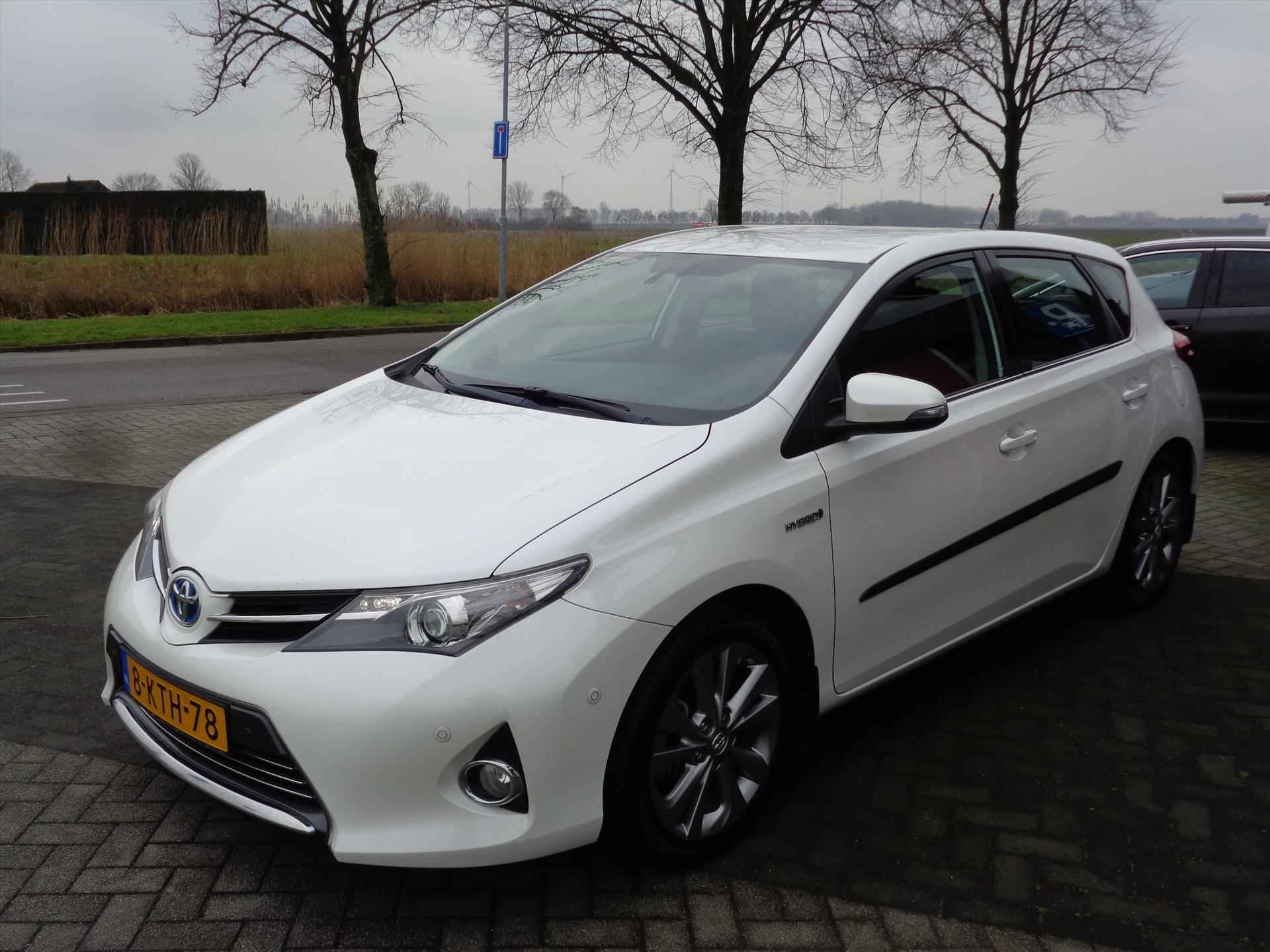 Toyota Auris 1.8 Hybrid CVT Executive | Camera | Trekhaak | Licht en regensensor - 3/27