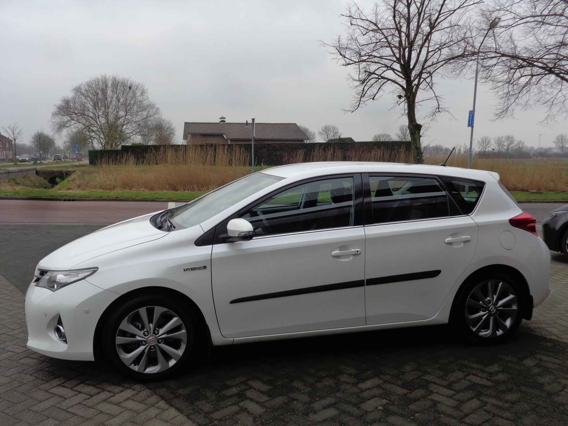 Toyota Auris 1.8 Hybrid CVT Executive | Camera | Trekhaak | Licht en regensensor - 4/27