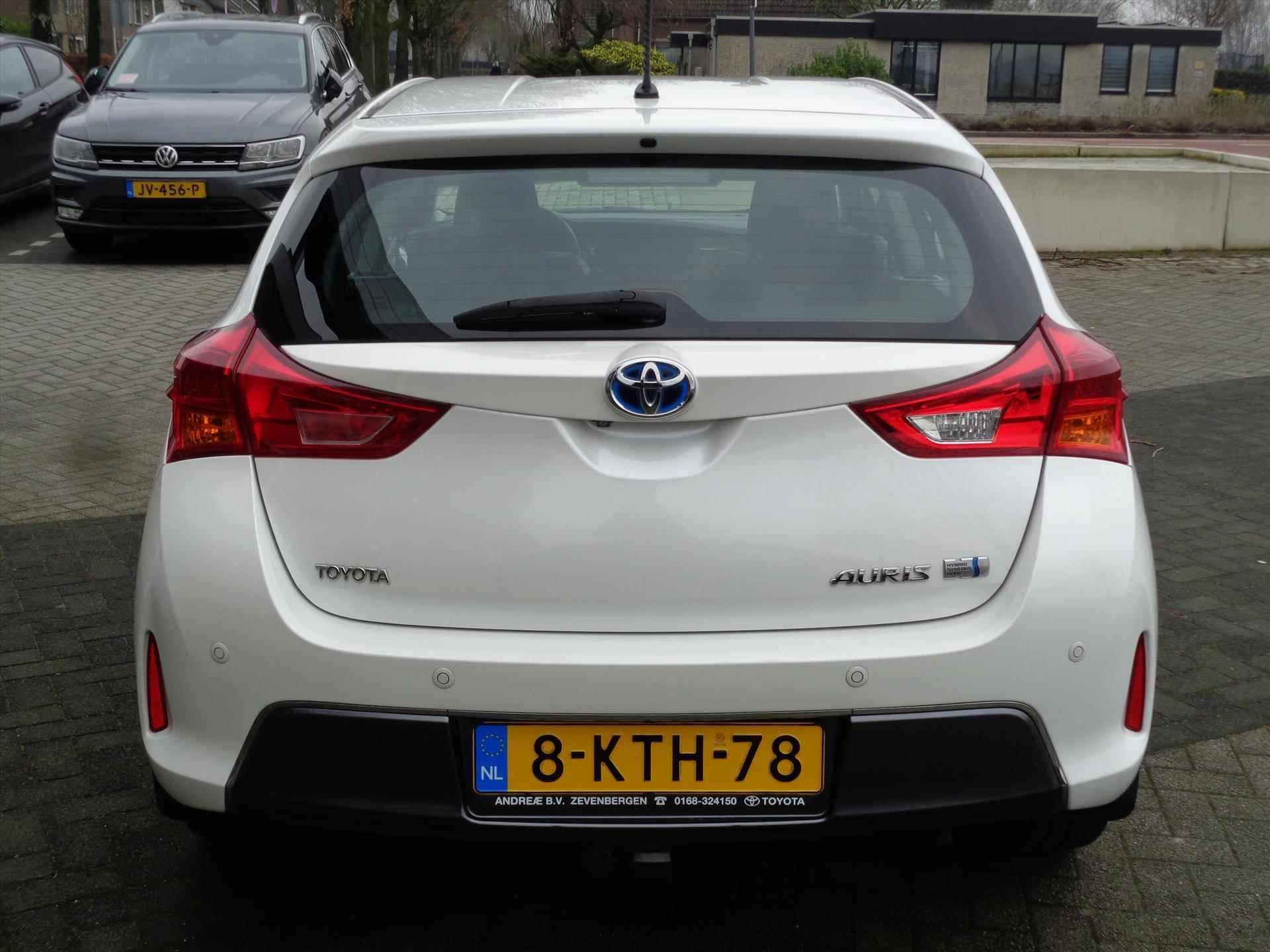 Toyota Auris 1.8 Hybrid CVT Executive | Camera | Trekhaak | Licht en regensensor - 6/27