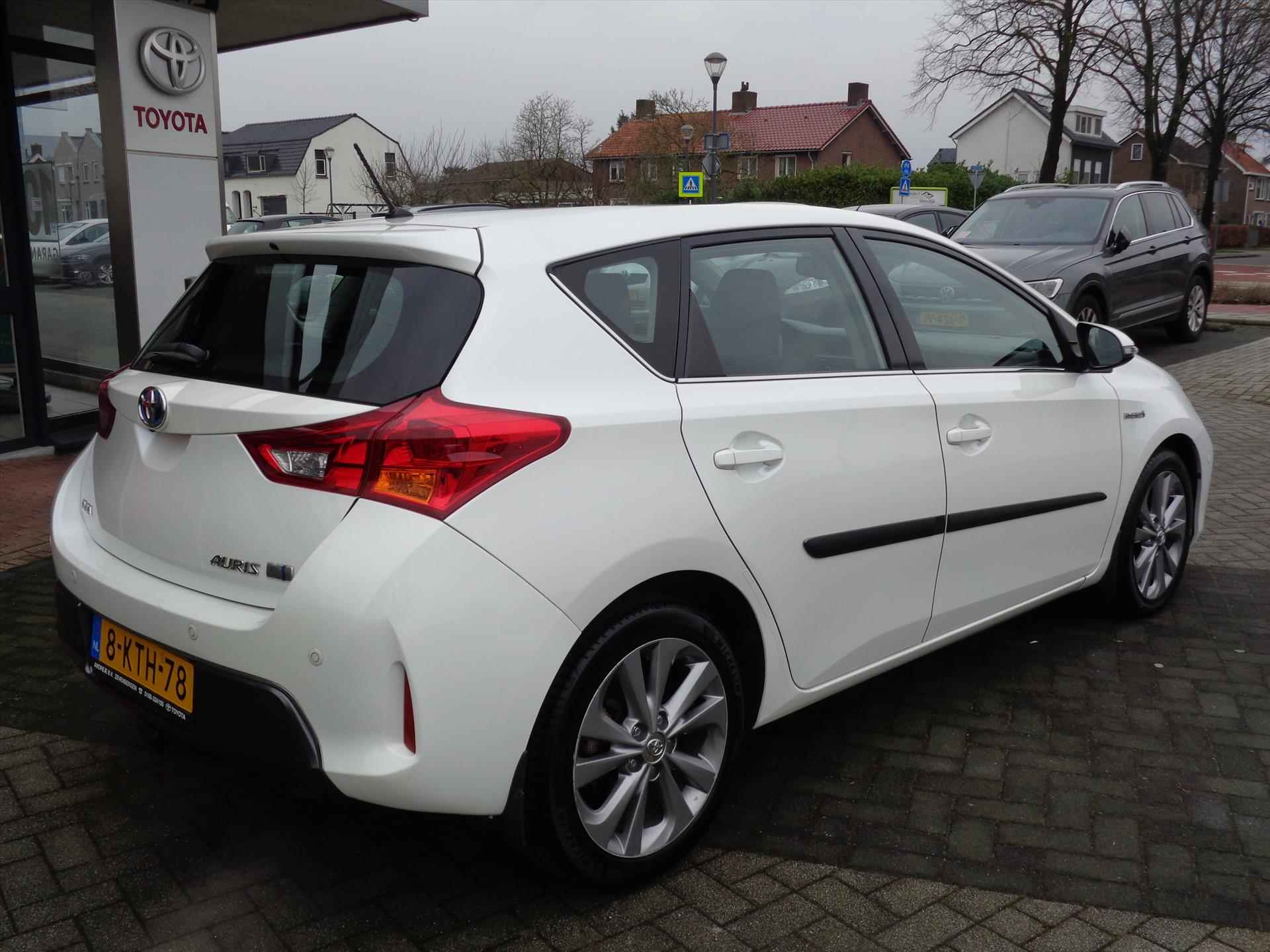 Toyota Auris 1.8 Hybrid CVT Executive | Camera | Trekhaak | Licht en regensensor - 7/27