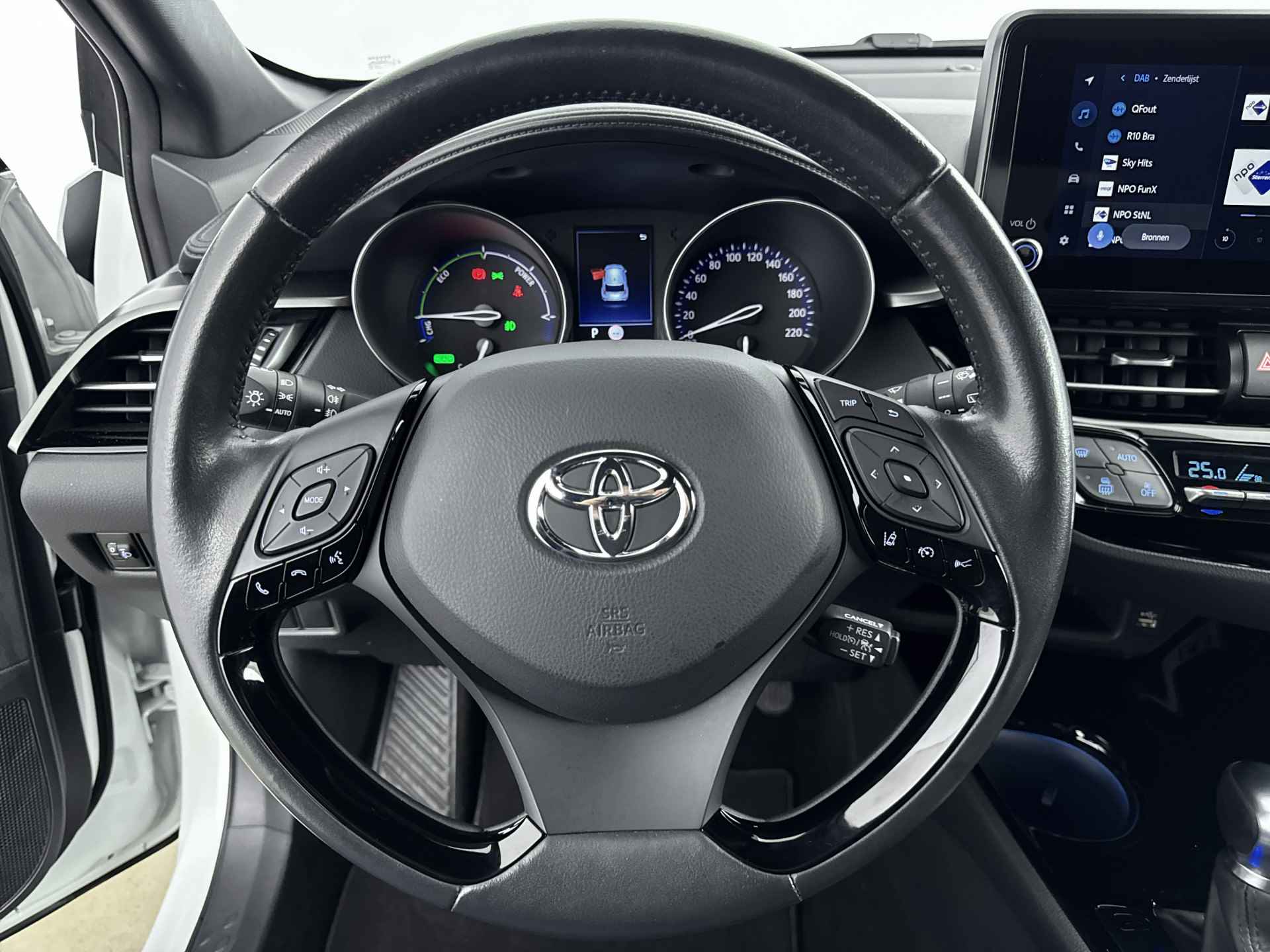 Toyota C-HR 1.8 Hybrid Bi-Tone // 1E EIGENAAR // CARPLAY // KEYLESS // - 21/26