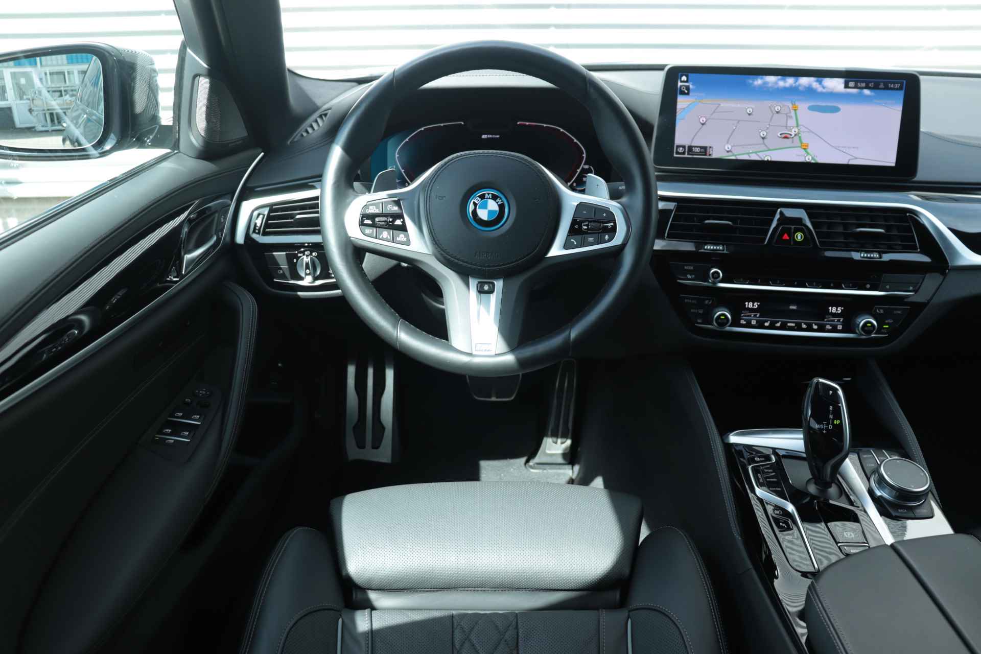 BMW 5 Serie Sedan 545e xDrive | High Executive / M Sportpakket / Trekhaak / Stoelventilatie / Harman Kardon / Head-Up / Driving Assistant Professionel / Stoelmassage / Parking Assistant Plus / Laserlight / 19'' LMV - 8/43